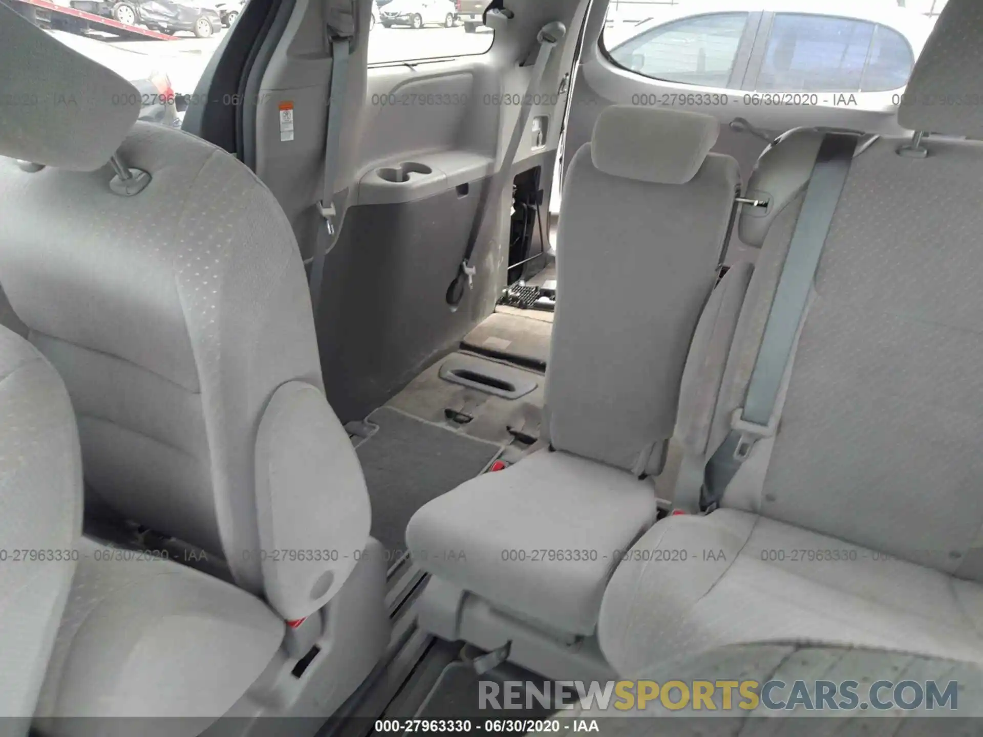 8 Photograph of a damaged car 5TDKZ3DC9KS979747 TOYOTA SIENNA 2019