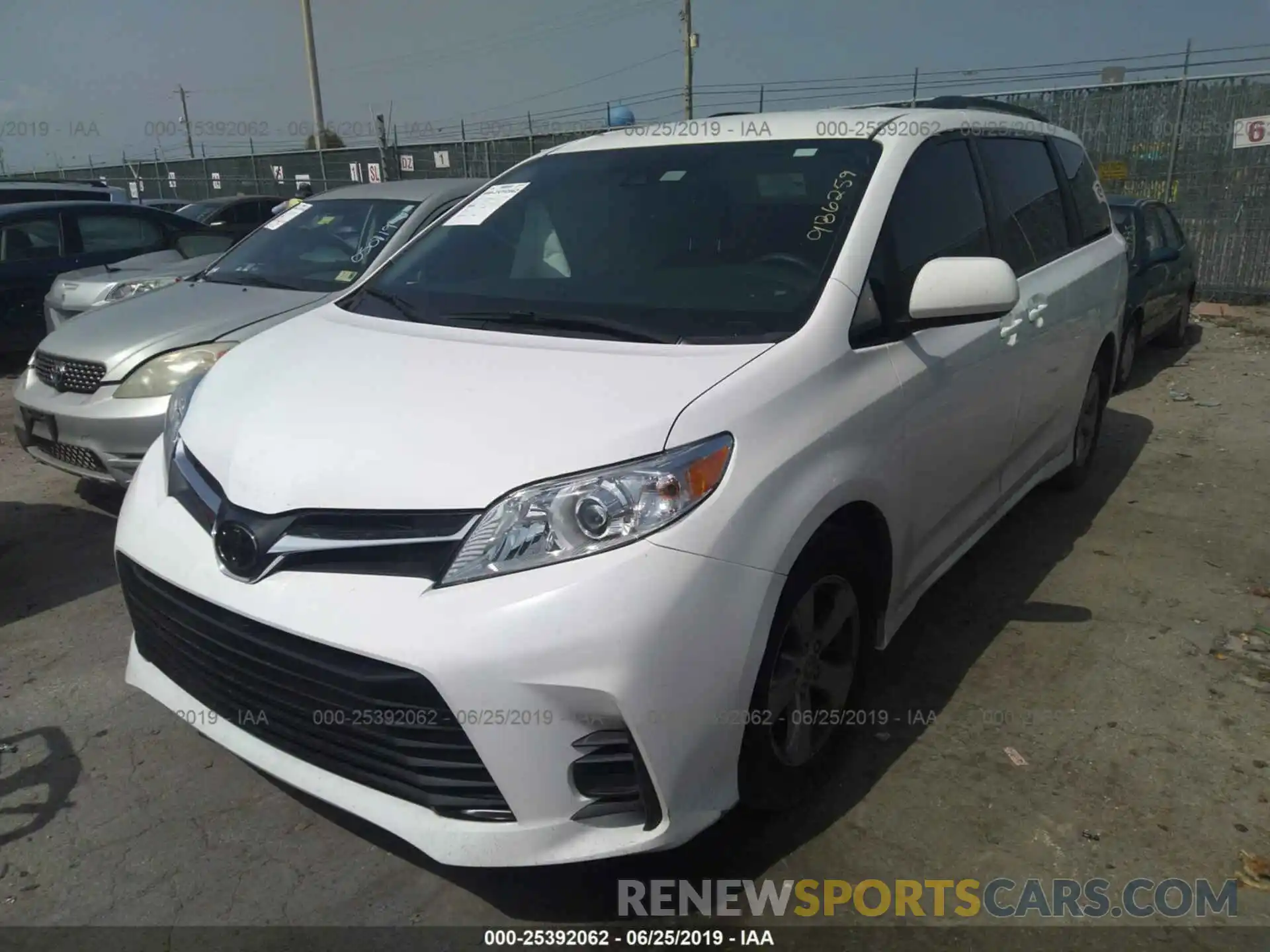 2 Photograph of a damaged car 5TDKZ3DC9KS986259 TOYOTA SIENNA 2019