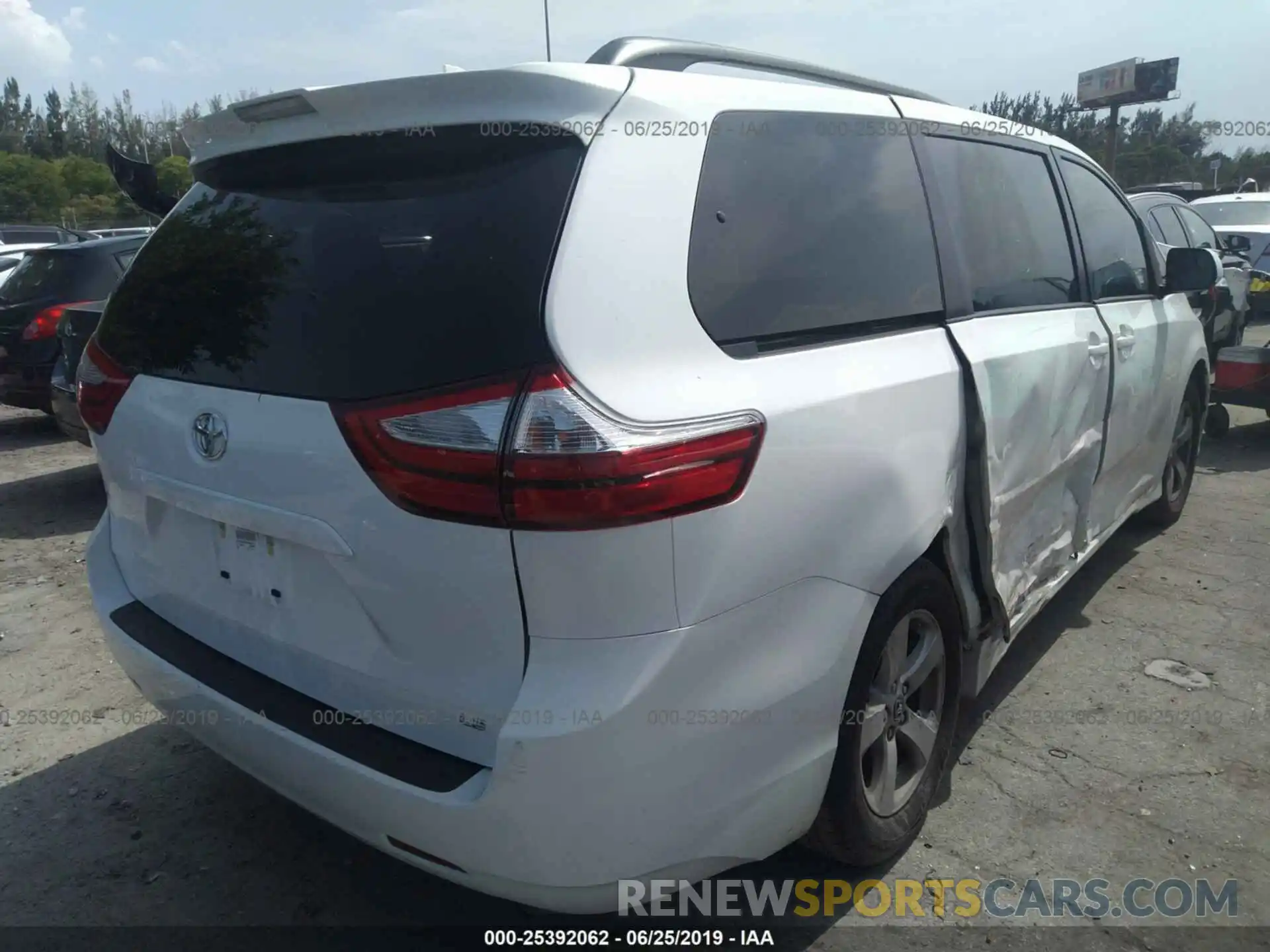 4 Фотография поврежденного автомобиля 5TDKZ3DC9KS986259 TOYOTA SIENNA 2019