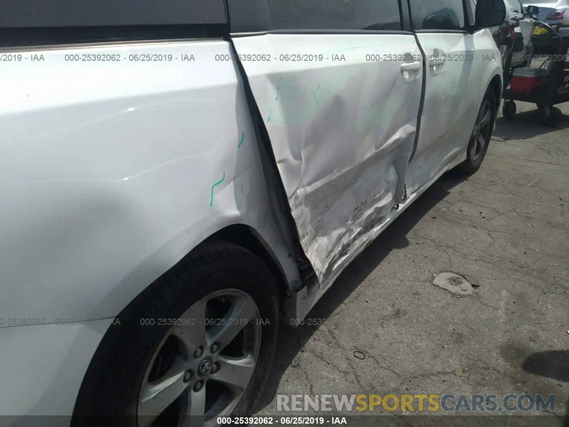 6 Photograph of a damaged car 5TDKZ3DC9KS986259 TOYOTA SIENNA 2019