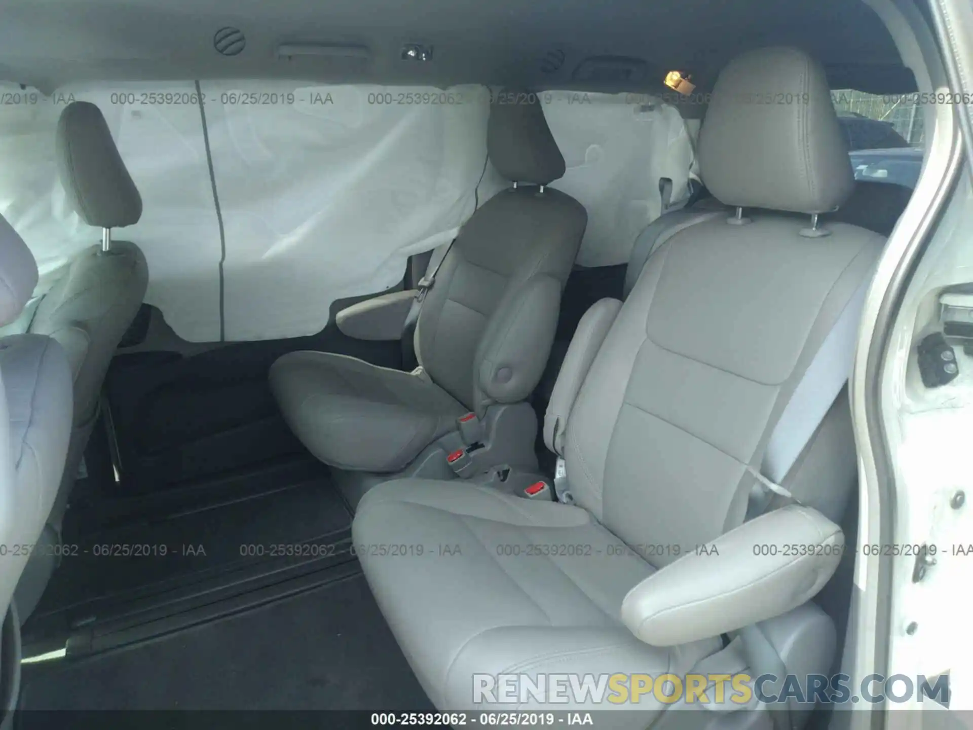 8 Photograph of a damaged car 5TDKZ3DC9KS986259 TOYOTA SIENNA 2019