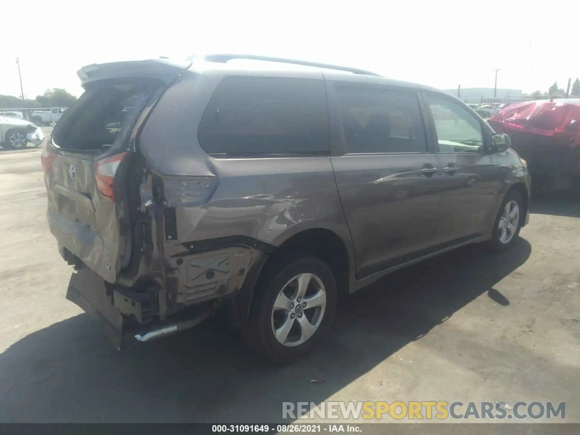 4 Photograph of a damaged car 5TDKZ3DC9KS992028 TOYOTA SIENNA 2019