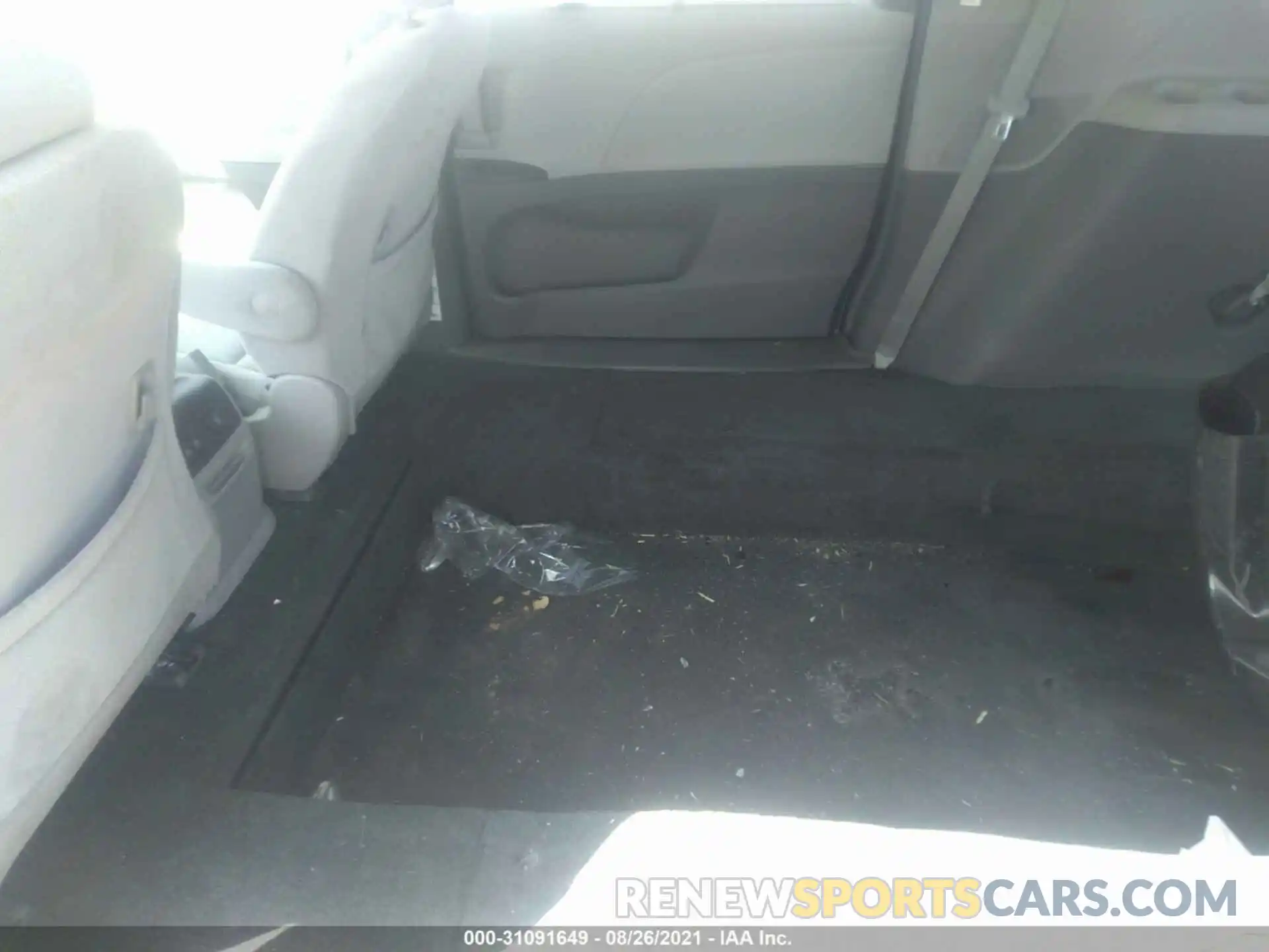 8 Photograph of a damaged car 5TDKZ3DC9KS992028 TOYOTA SIENNA 2019