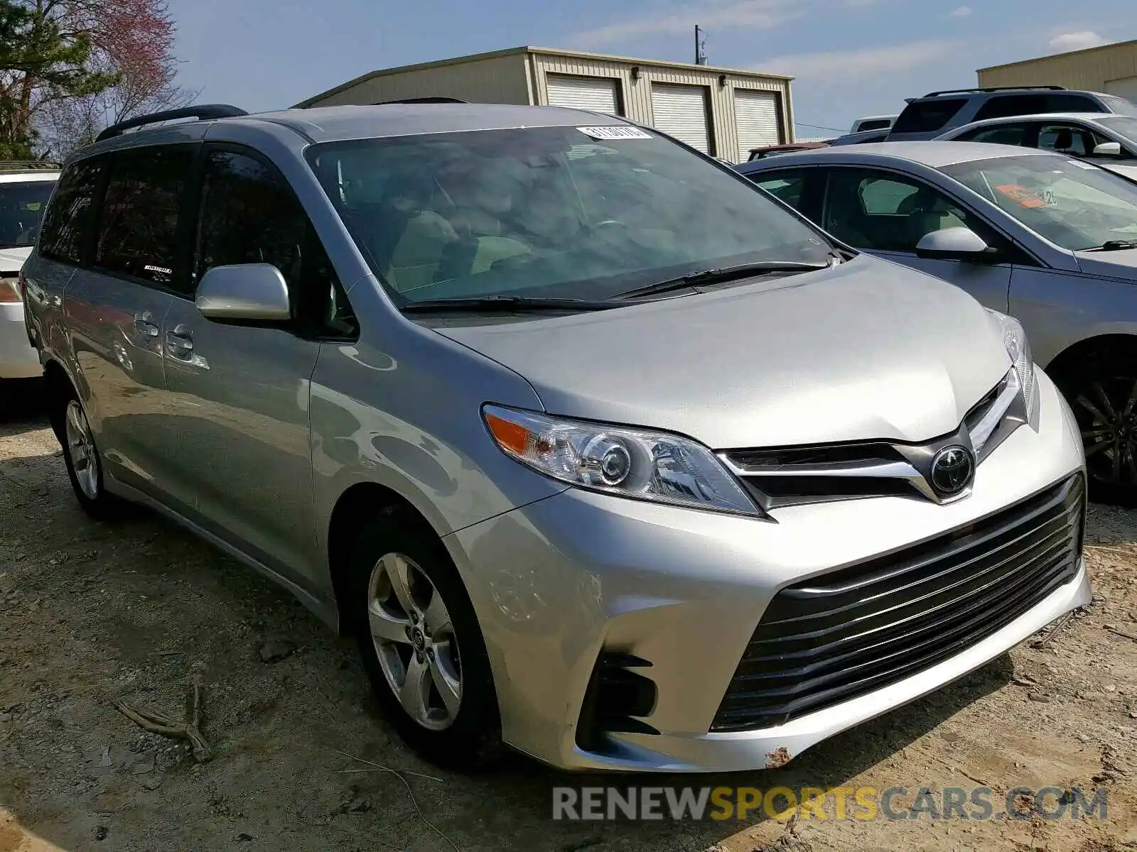 1 Photograph of a damaged car 5TDKZ3DC9KS995480 TOYOTA SIENNA 2019