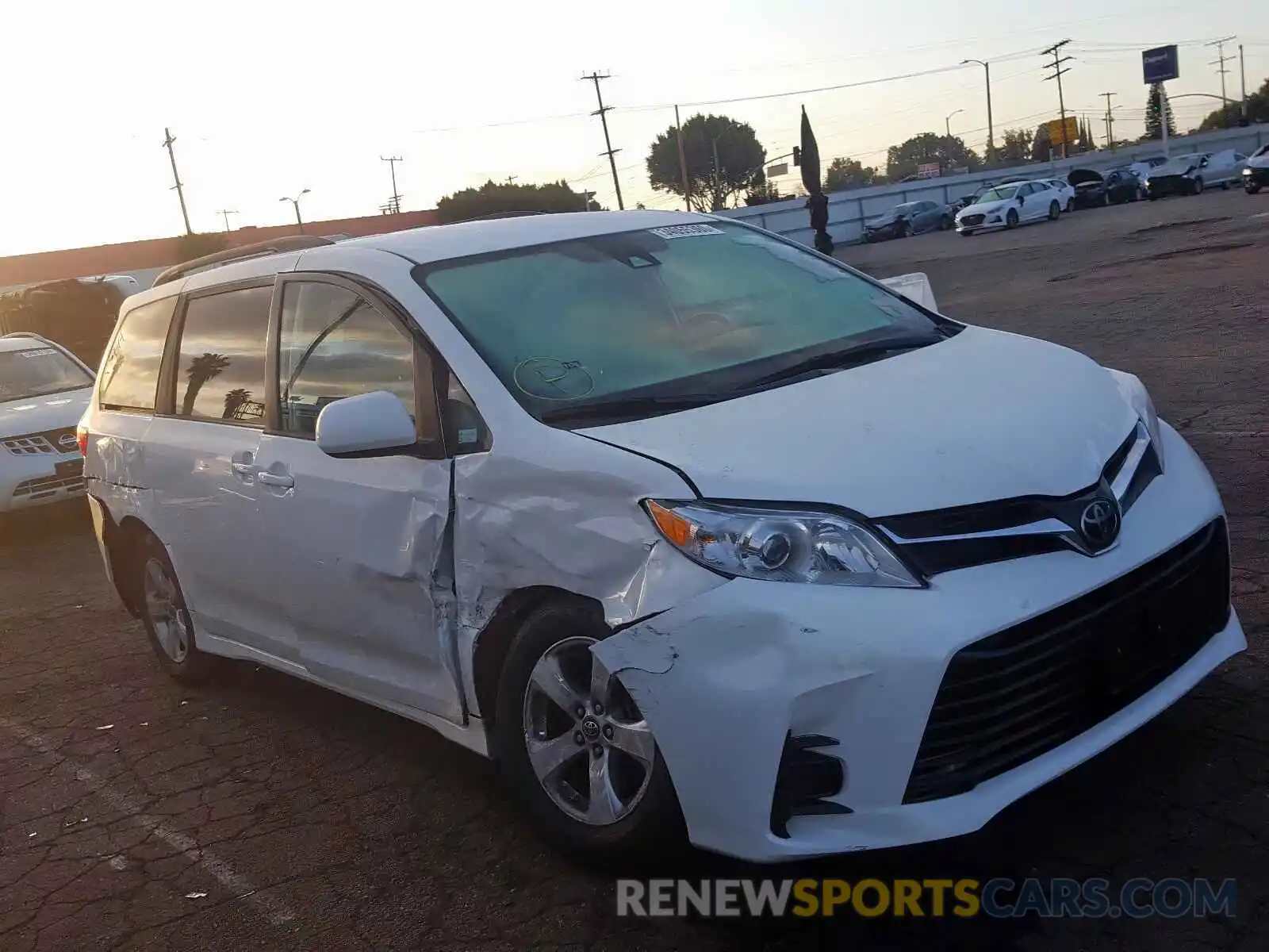 1 Photograph of a damaged car 5TDKZ3DC9KS997603 TOYOTA SIENNA 2019