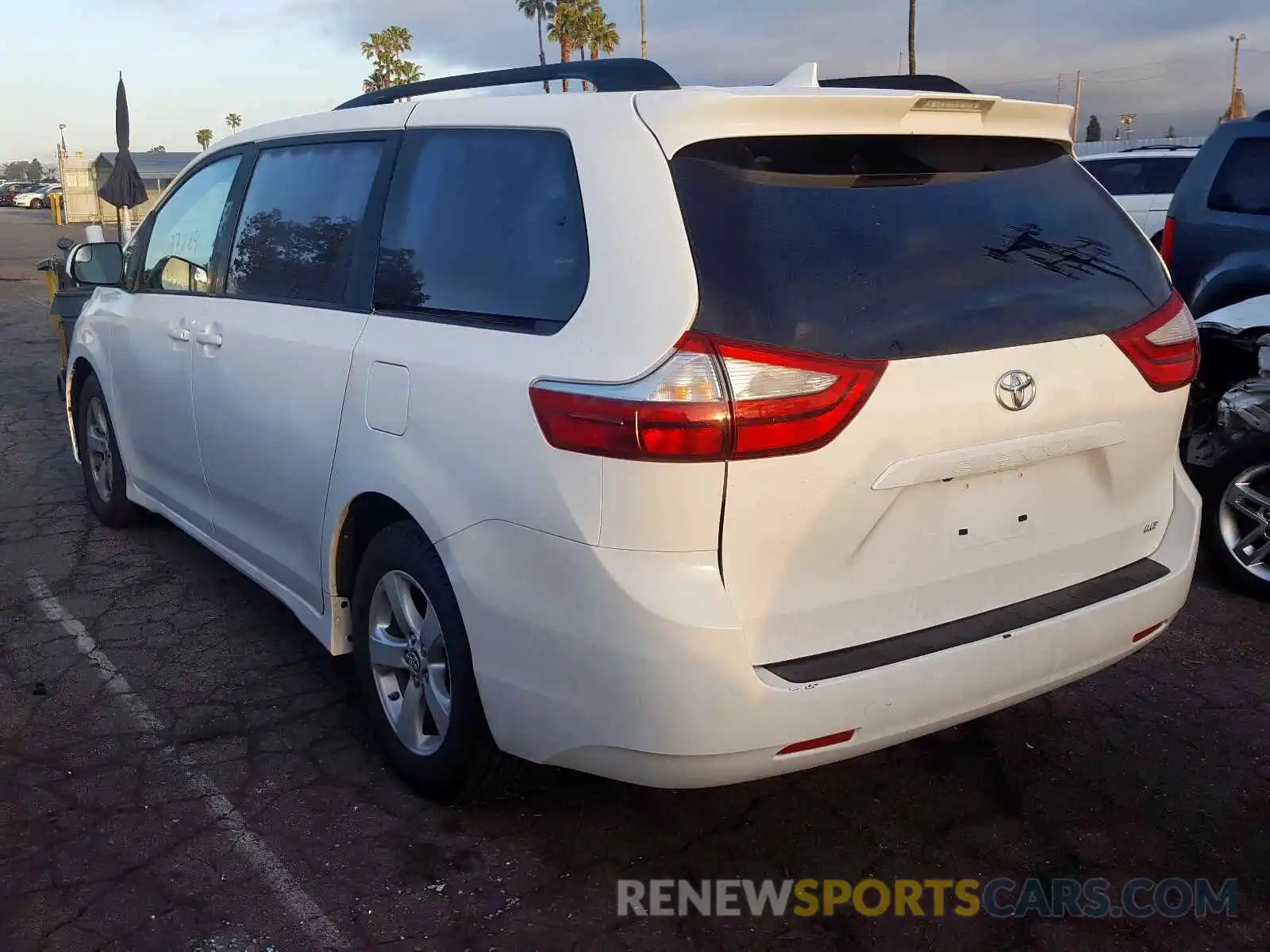 3 Фотография поврежденного автомобиля 5TDKZ3DC9KS997603 TOYOTA SIENNA 2019