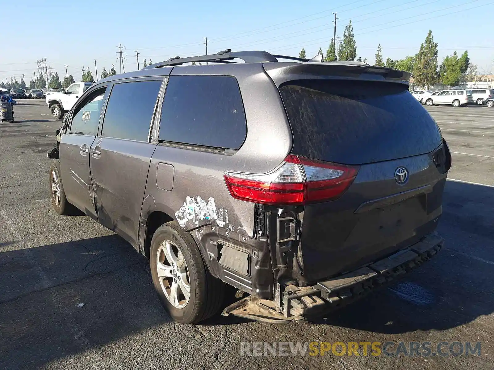 3 Фотография поврежденного автомобиля 5TDKZ3DC9KS998931 TOYOTA SIENNA 2019