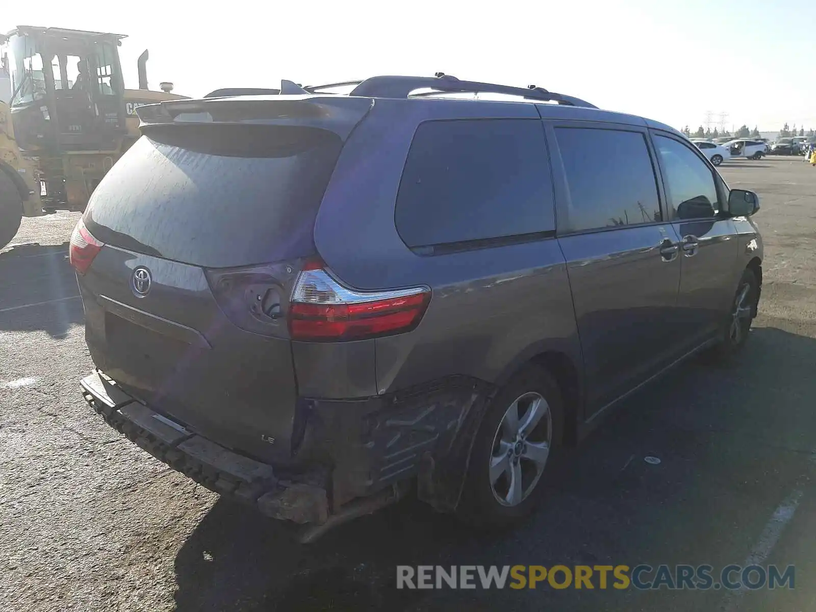 4 Photograph of a damaged car 5TDKZ3DC9KS998931 TOYOTA SIENNA 2019