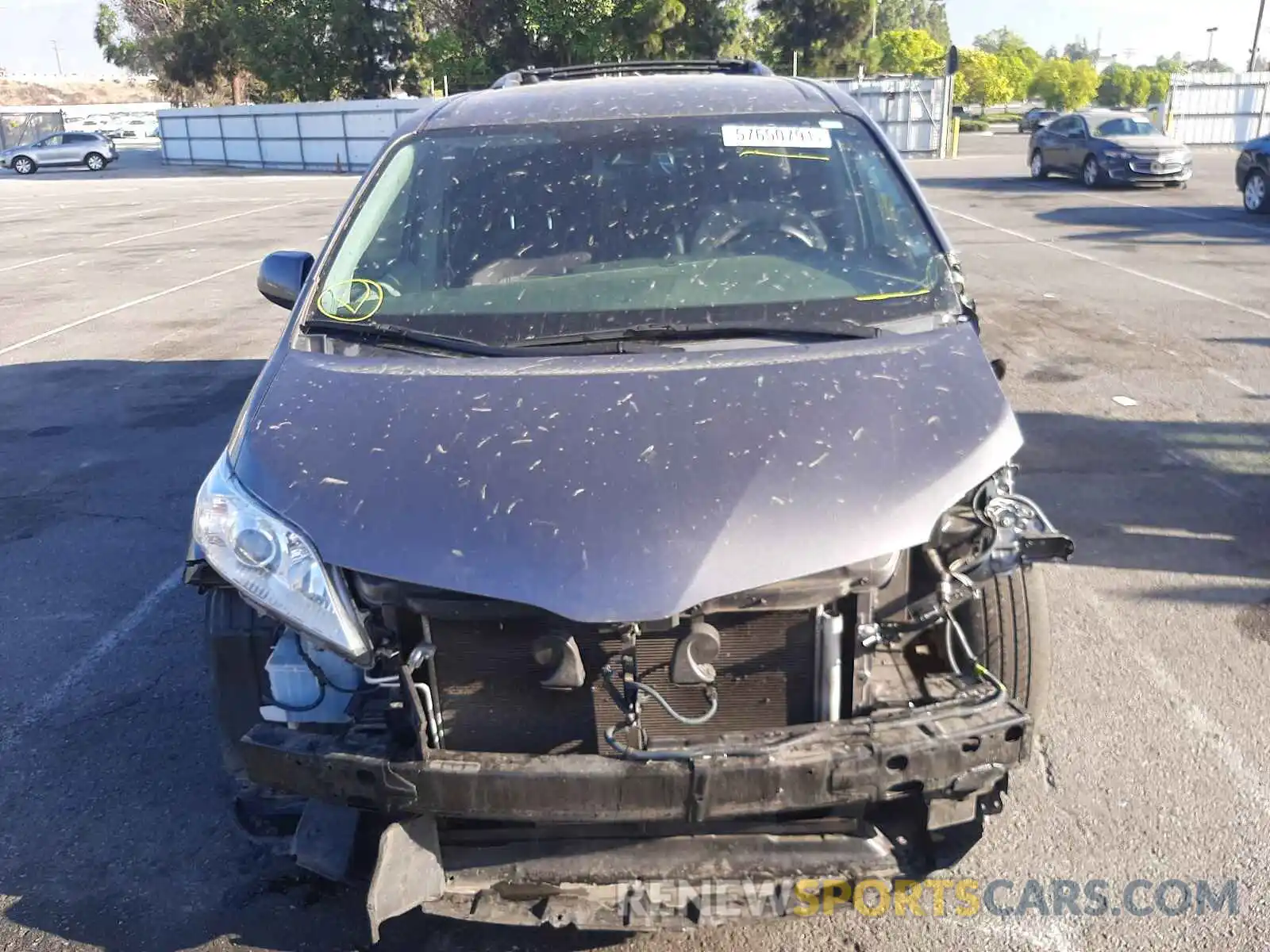 9 Photograph of a damaged car 5TDKZ3DC9KS998931 TOYOTA SIENNA 2019