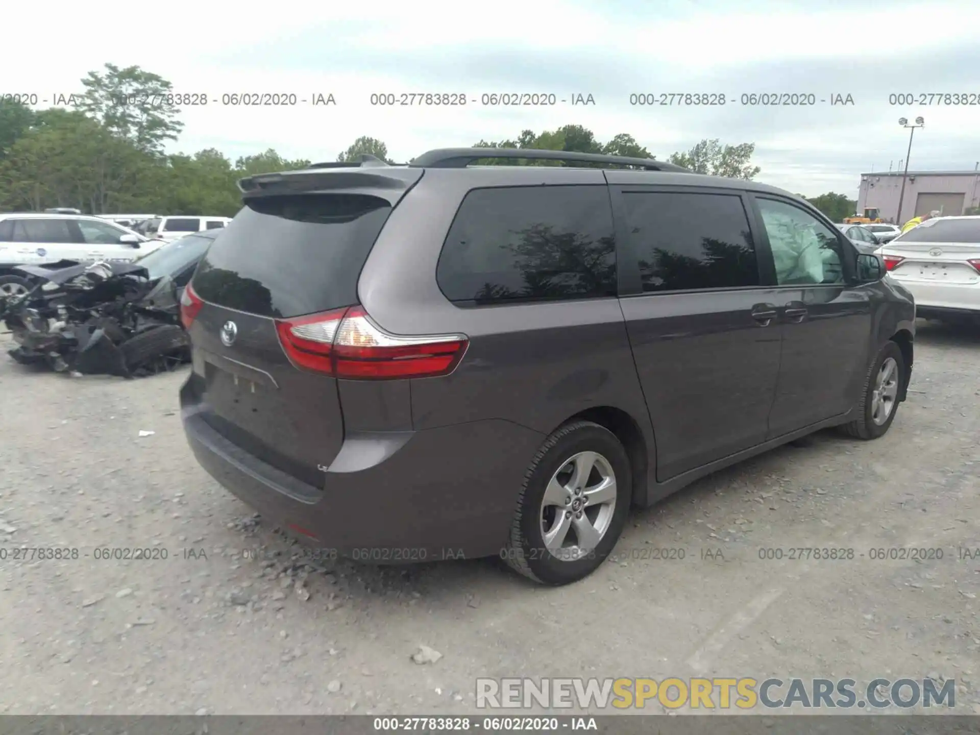 4 Фотография поврежденного автомобиля 5TDKZ3DCXKS001077 TOYOTA SIENNA 2019