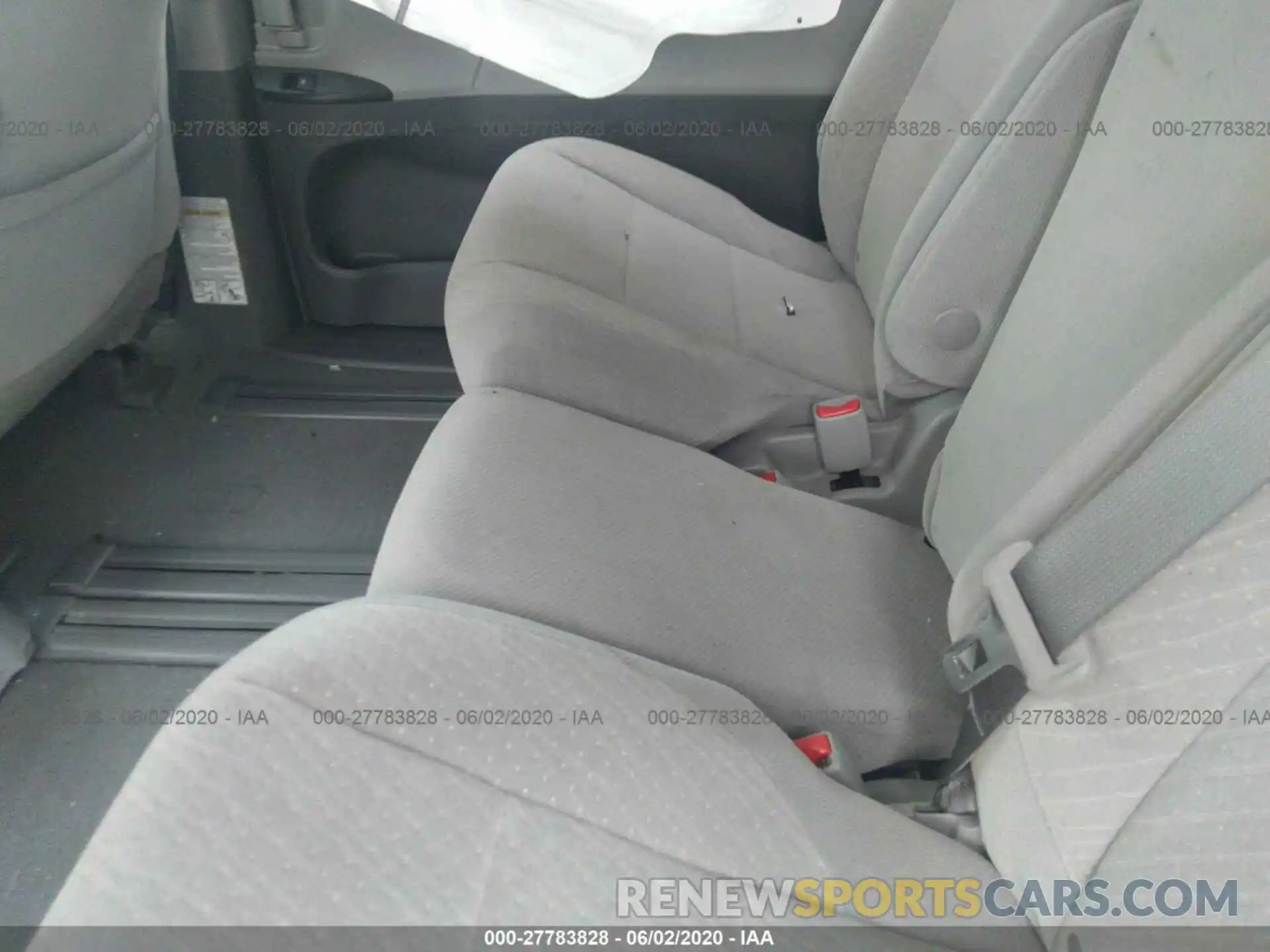 8 Photograph of a damaged car 5TDKZ3DCXKS001077 TOYOTA SIENNA 2019