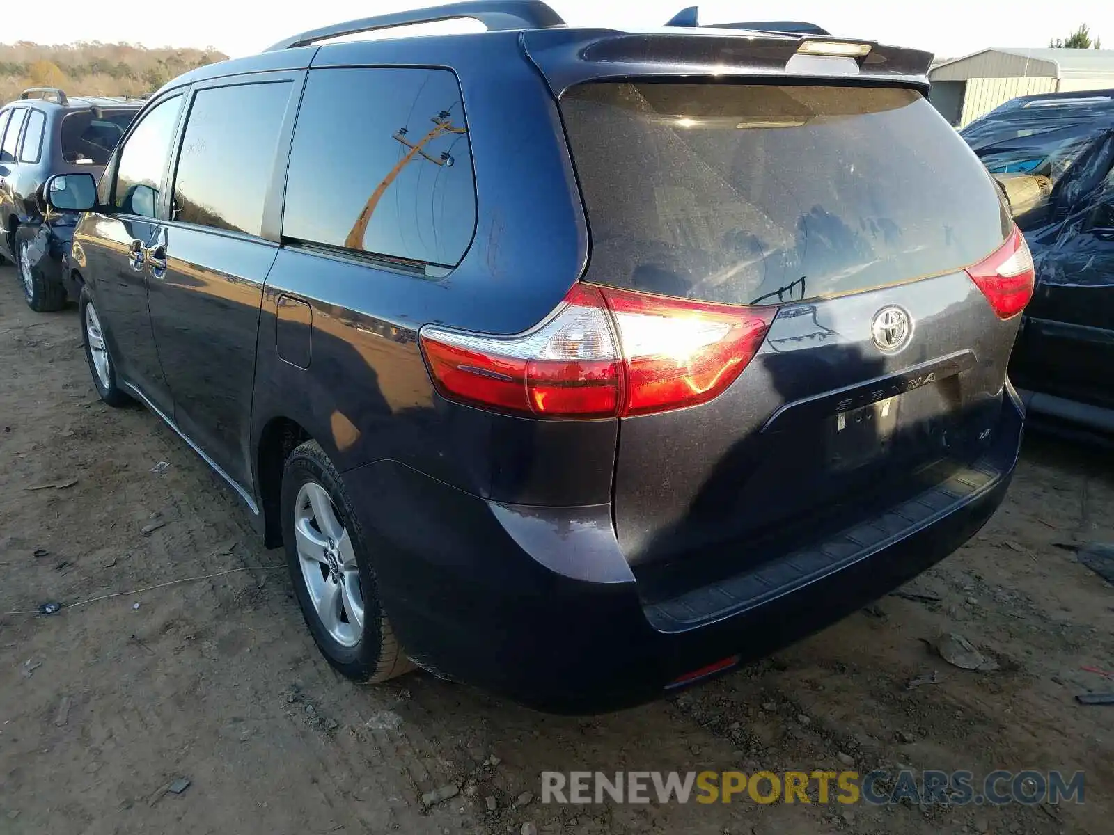 3 Фотография поврежденного автомобиля 5TDKZ3DCXKS005114 TOYOTA SIENNA 2019