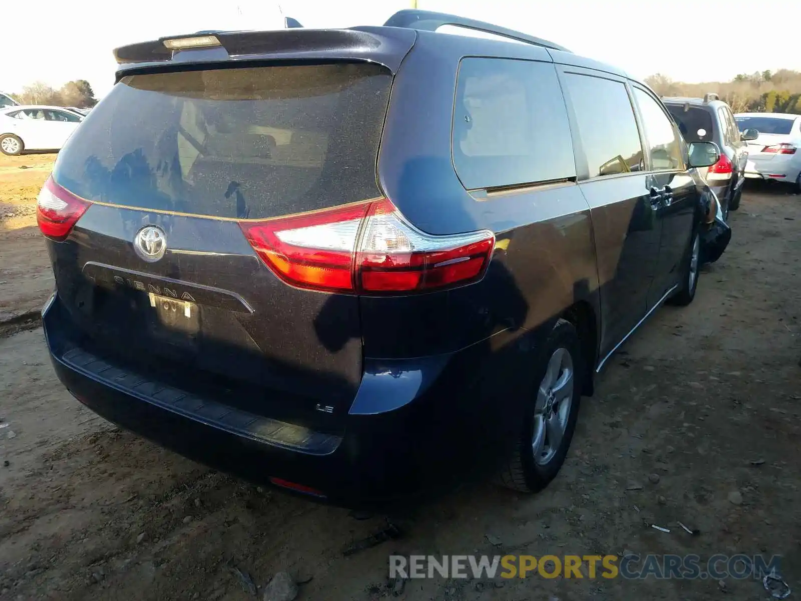 4 Photograph of a damaged car 5TDKZ3DCXKS005114 TOYOTA SIENNA 2019