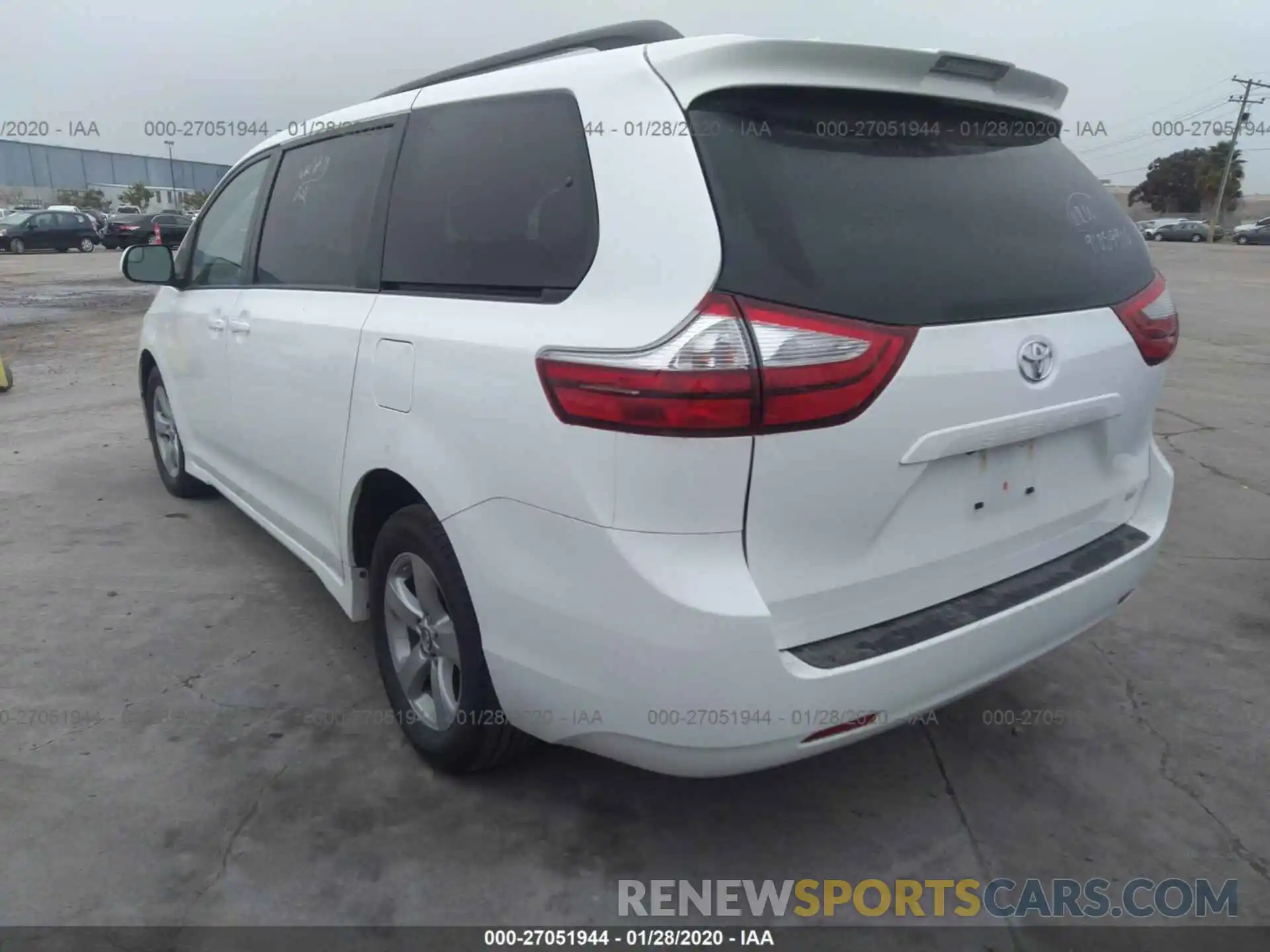 3 Фотография поврежденного автомобиля 5TDKZ3DCXKS005629 TOYOTA SIENNA 2019