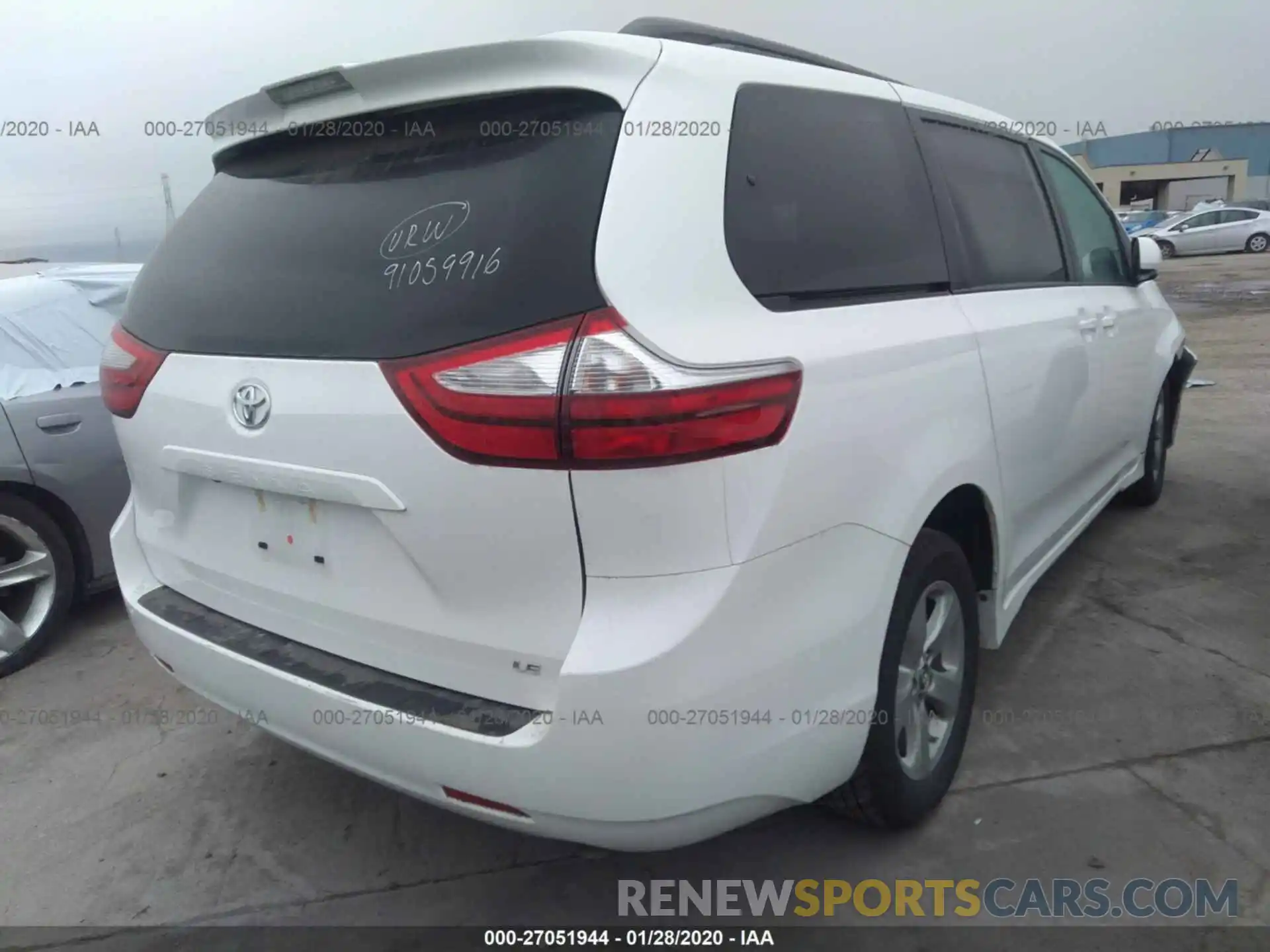 4 Фотография поврежденного автомобиля 5TDKZ3DCXKS005629 TOYOTA SIENNA 2019