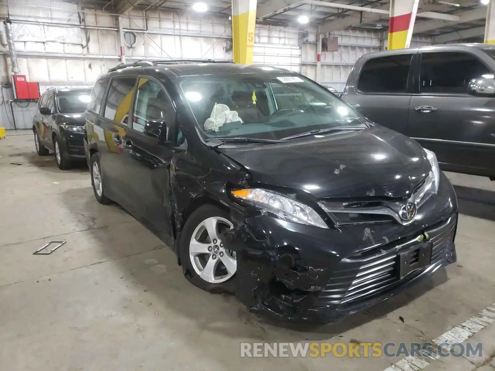 1 Photograph of a damaged car 5TDKZ3DCXKS011317 TOYOTA SIENNA 2019