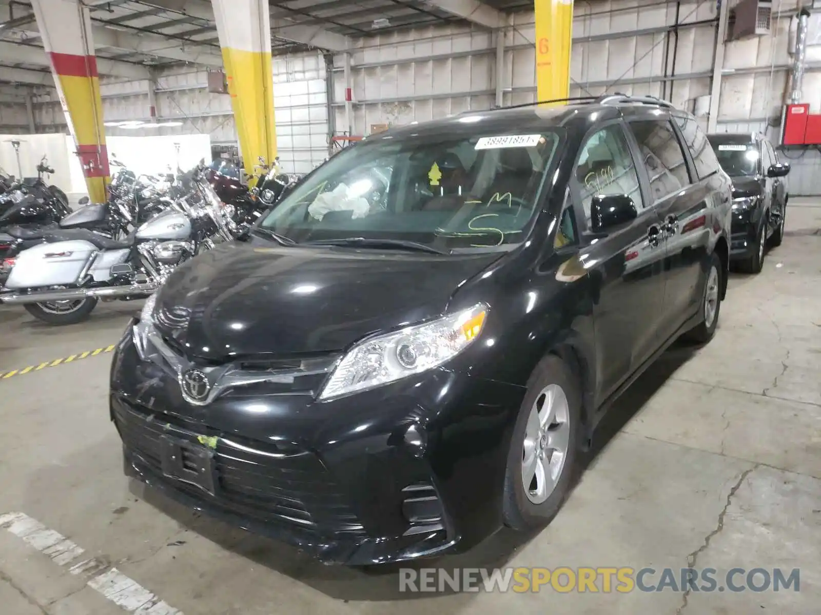 2 Photograph of a damaged car 5TDKZ3DCXKS011317 TOYOTA SIENNA 2019