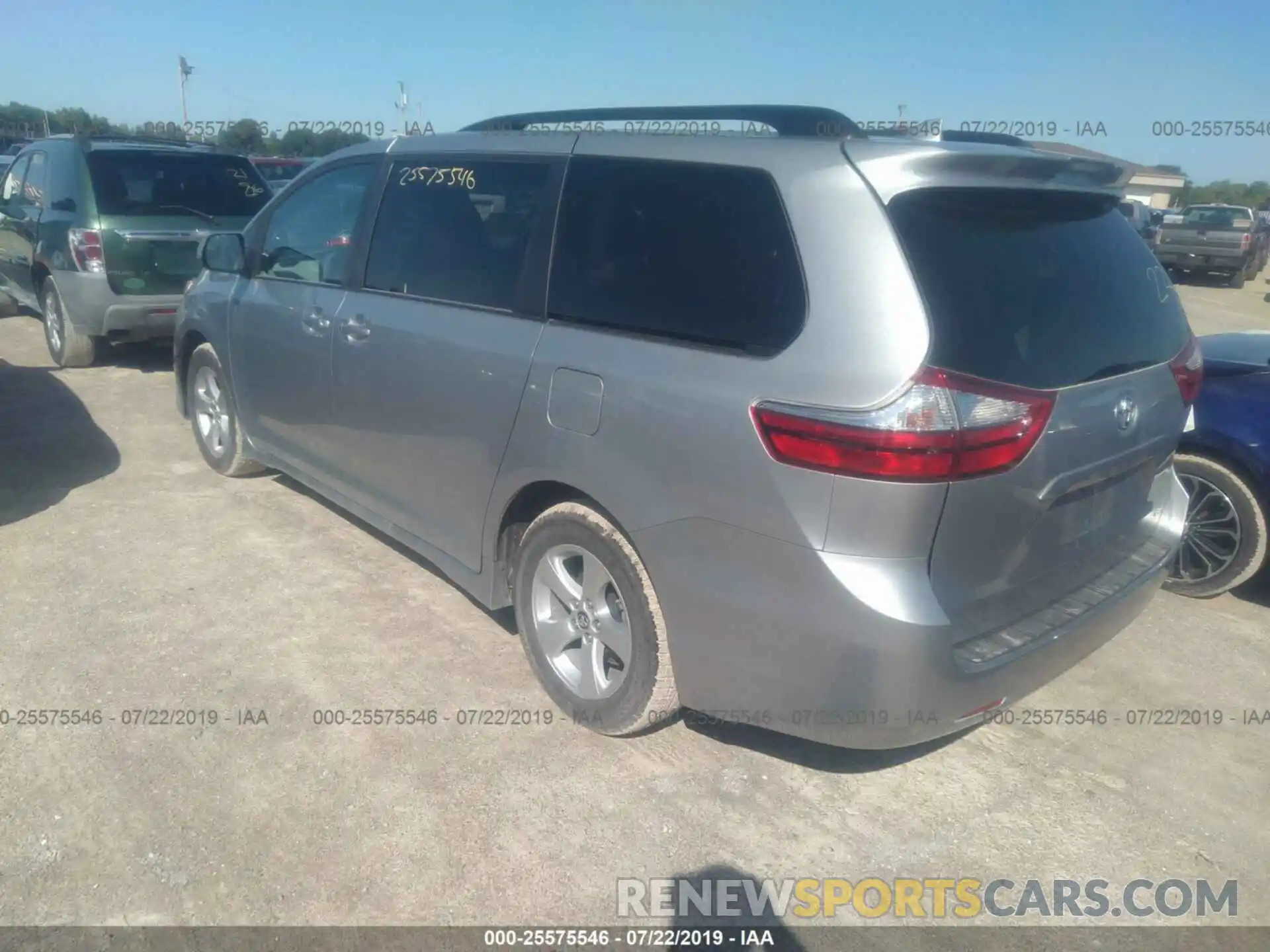 3 Фотография поврежденного автомобиля 5TDKZ3DCXKS012046 TOYOTA SIENNA 2019