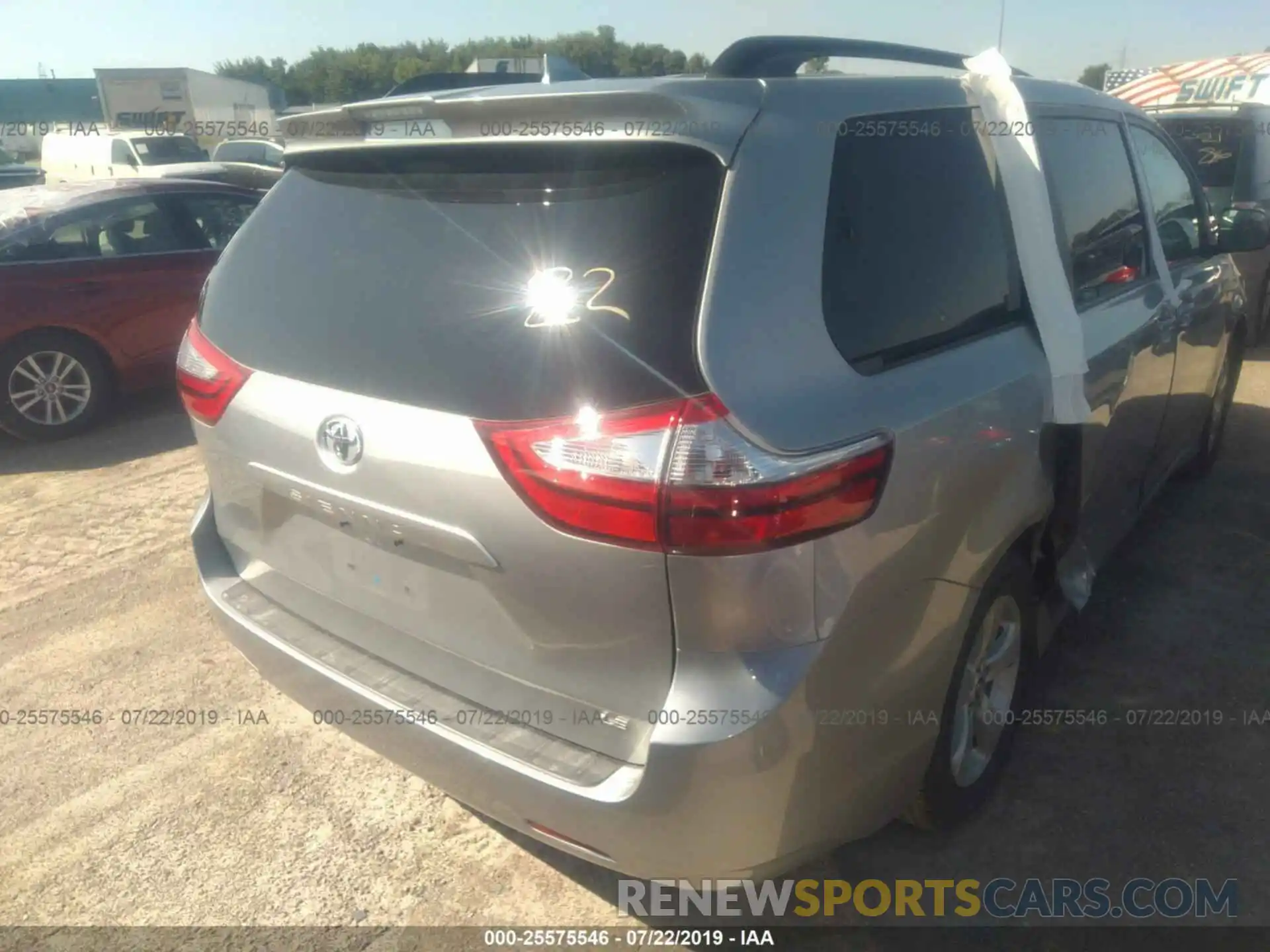 4 Photograph of a damaged car 5TDKZ3DCXKS012046 TOYOTA SIENNA 2019