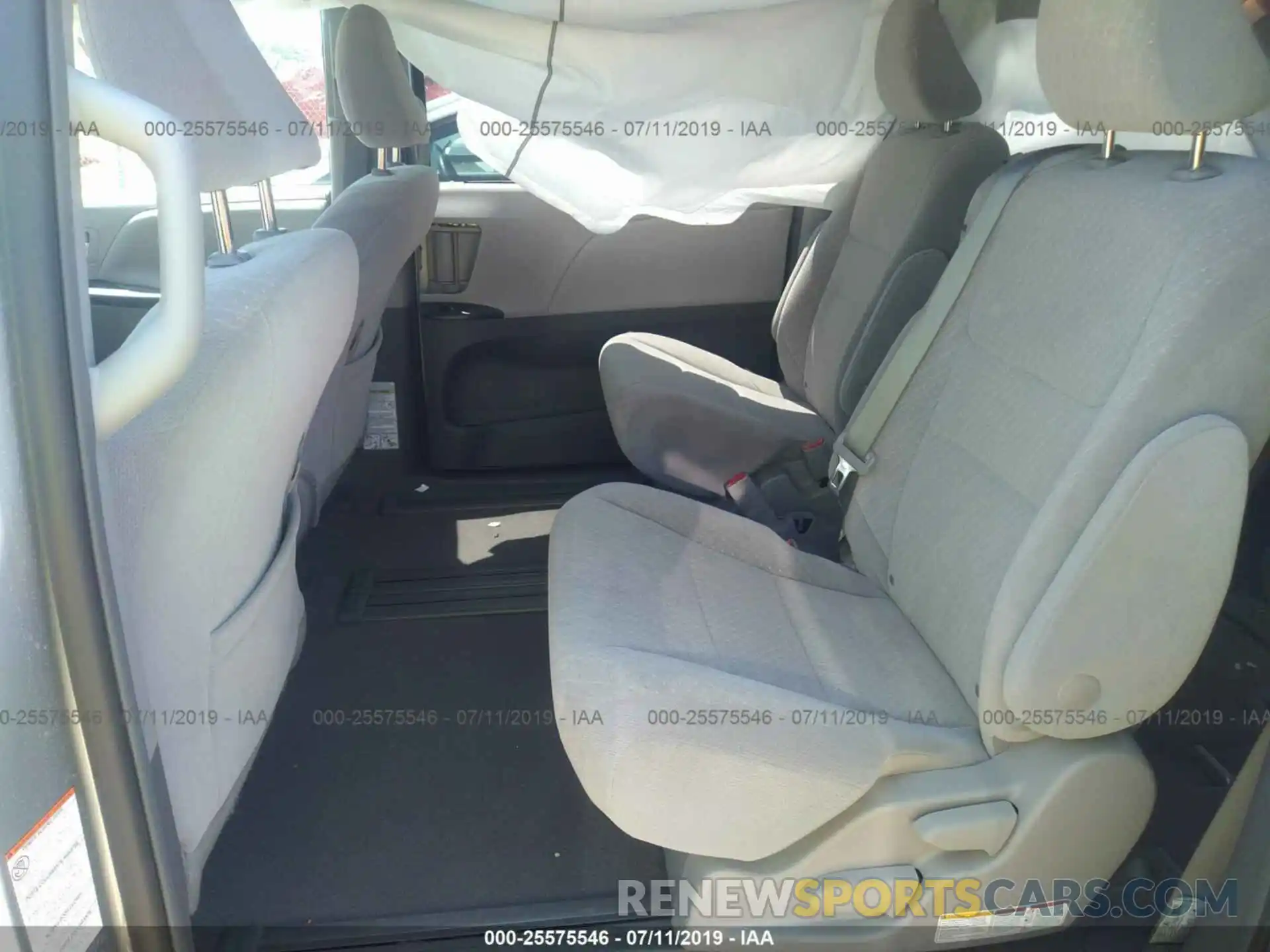 8 Photograph of a damaged car 5TDKZ3DCXKS012046 TOYOTA SIENNA 2019