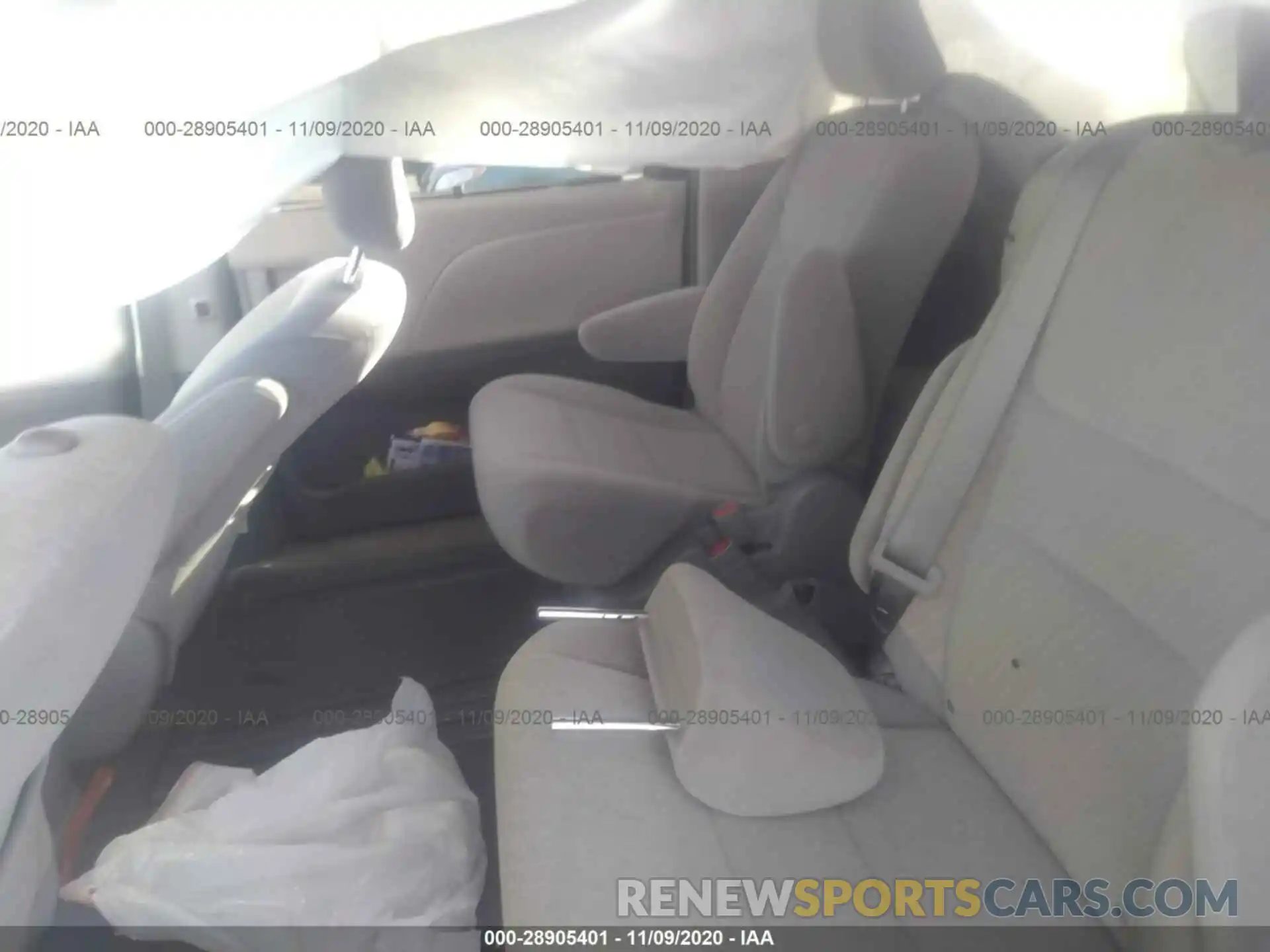 8 Photograph of a damaged car 5TDKZ3DCXKS013195 TOYOTA SIENNA 2019