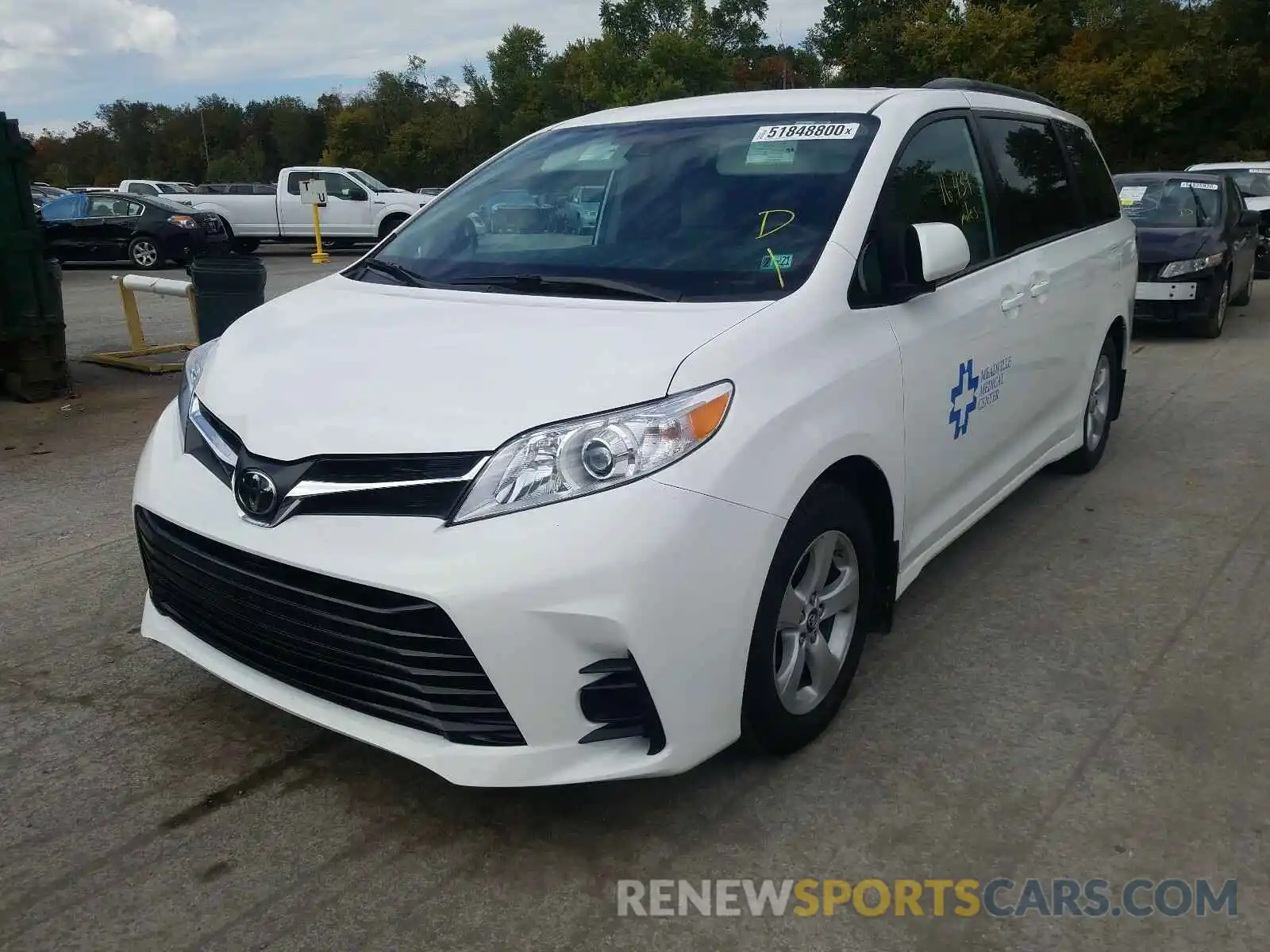 2 Photograph of a damaged car 5TDKZ3DCXKS017277 TOYOTA SIENNA 2019