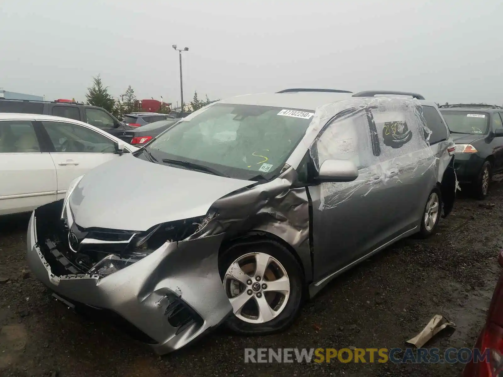 2 Photograph of a damaged car 5TDKZ3DCXKS017716 TOYOTA SIENNA 2019