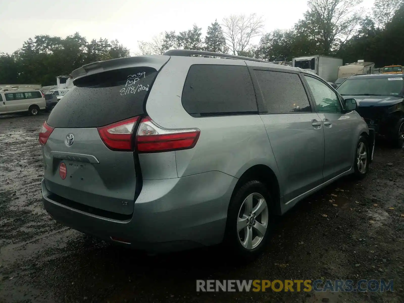 4 Photograph of a damaged car 5TDKZ3DCXKS017716 TOYOTA SIENNA 2019