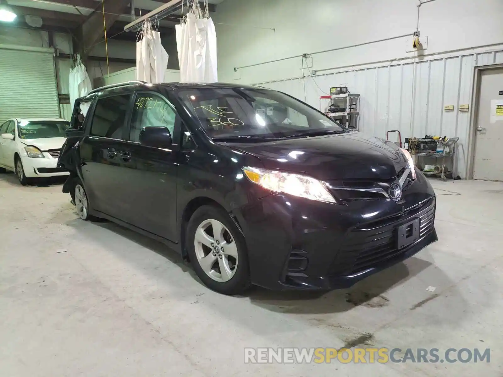 1 Photograph of a damaged car 5TDKZ3DCXKS019059 TOYOTA SIENNA 2019