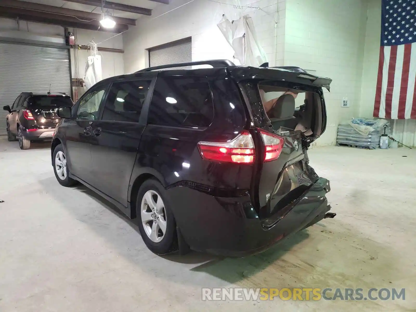 3 Фотография поврежденного автомобиля 5TDKZ3DCXKS019059 TOYOTA SIENNA 2019