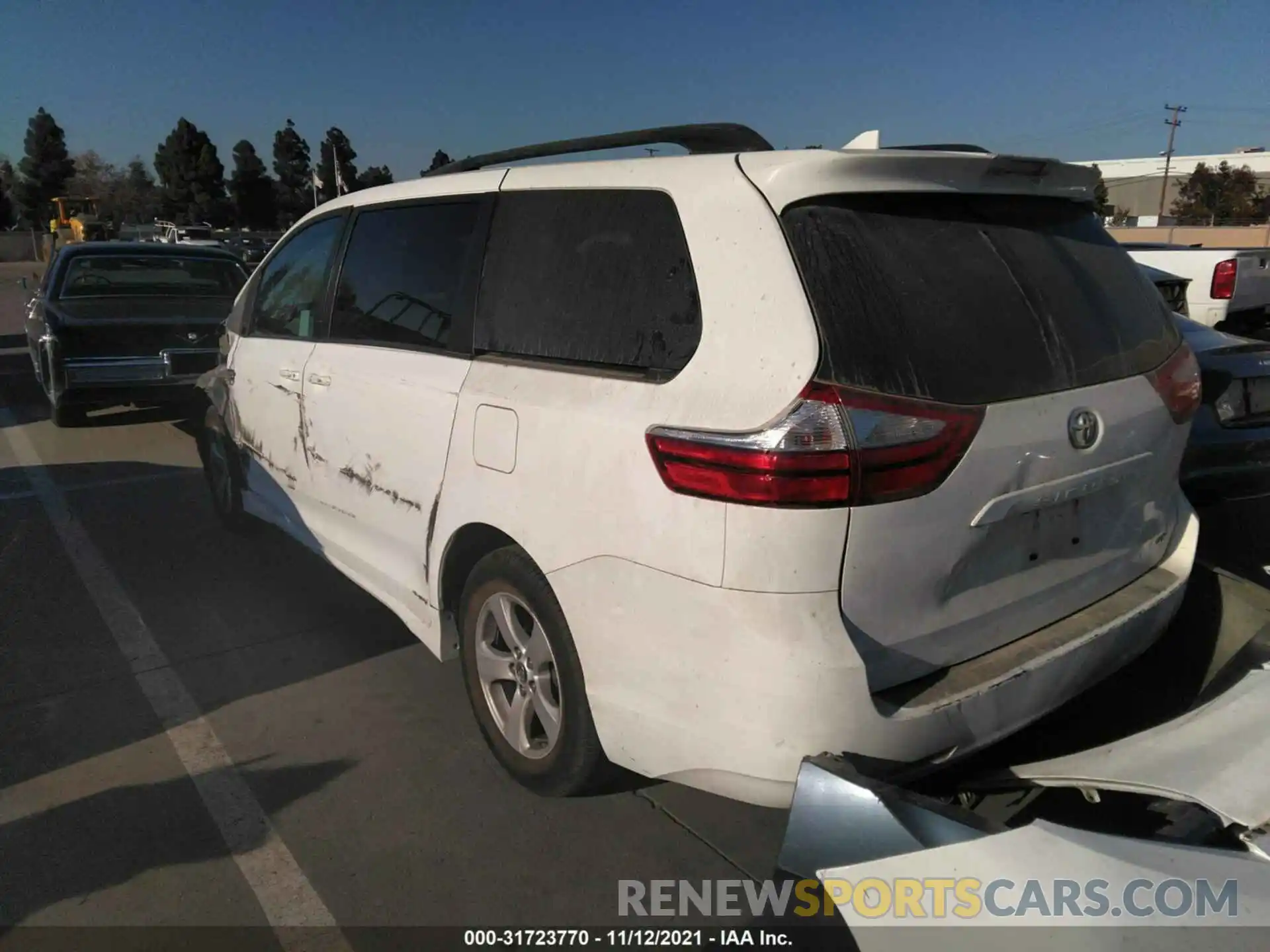 3 Photograph of a damaged car 5TDKZ3DCXKS019966 TOYOTA SIENNA 2019