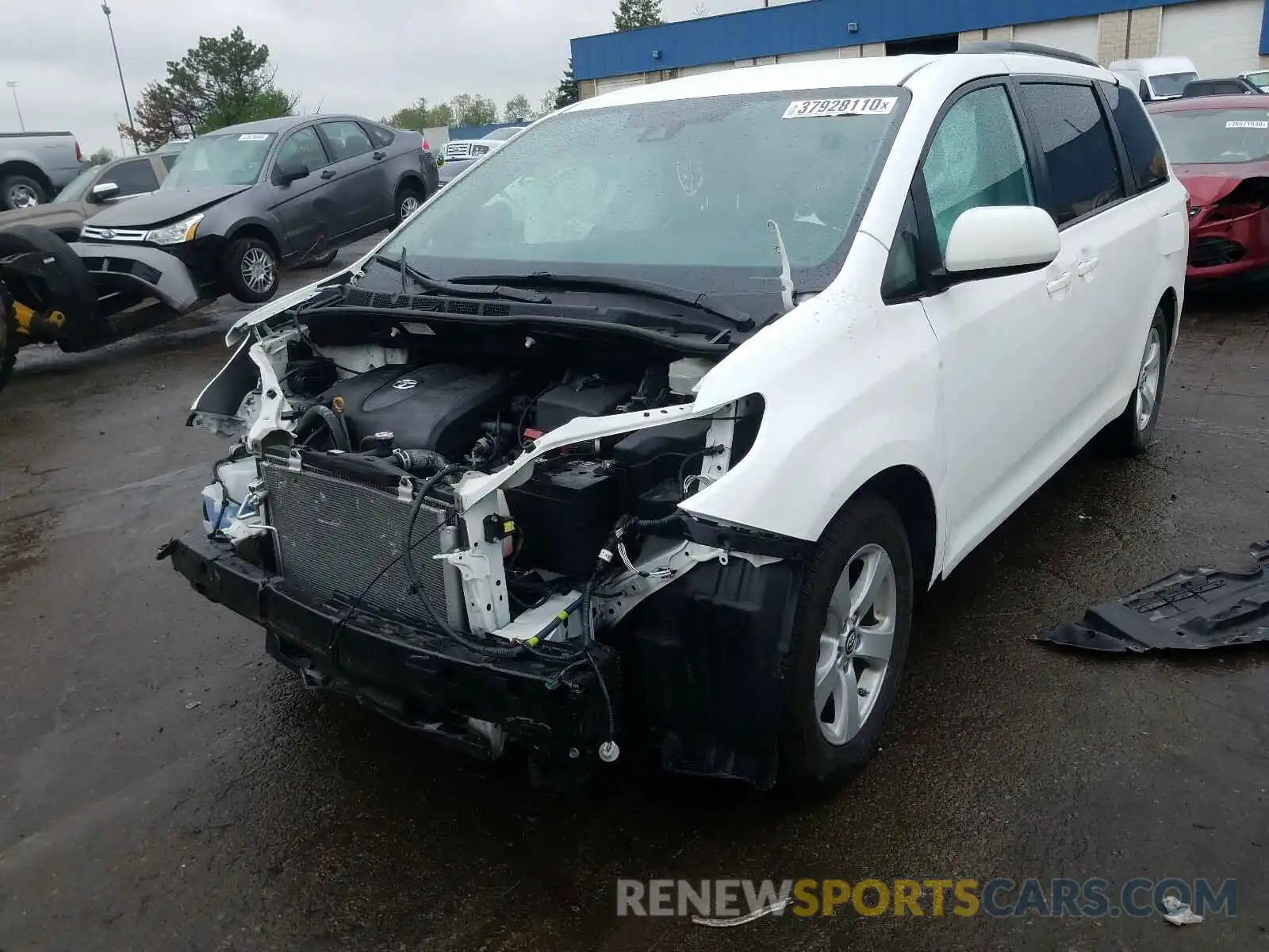 2 Photograph of a damaged car 5TDKZ3DCXKS969289 TOYOTA SIENNA 2019