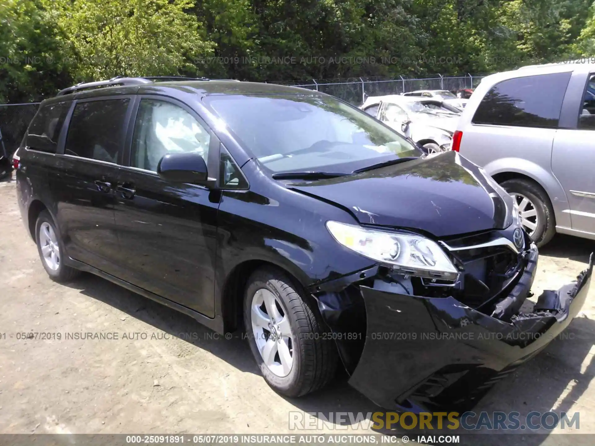 1 Photograph of a damaged car 5TDKZ3DCXKS969809 TOYOTA SIENNA 2019