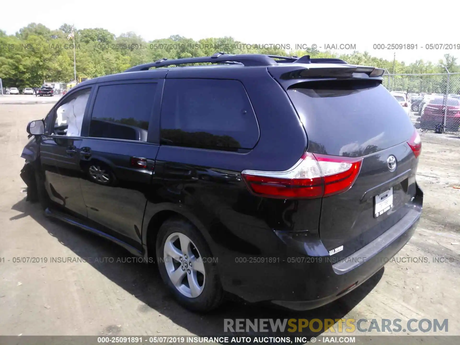 3 Фотография поврежденного автомобиля 5TDKZ3DCXKS969809 TOYOTA SIENNA 2019