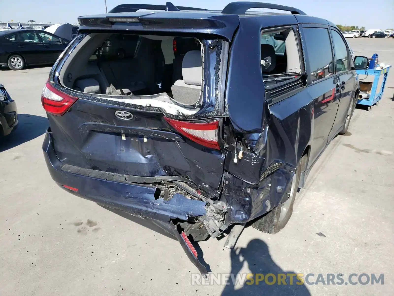 9 Photograph of a damaged car 5TDKZ3DCXKS970278 TOYOTA SIENNA 2019