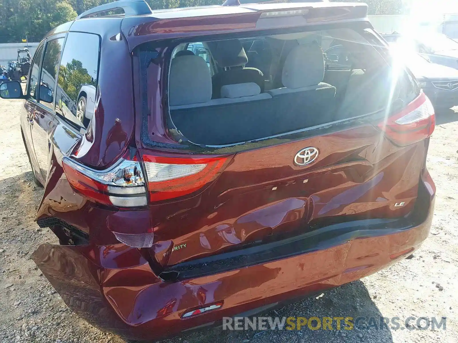 9 Photograph of a damaged car 5TDKZ3DCXKS973391 TOYOTA SIENNA 2019