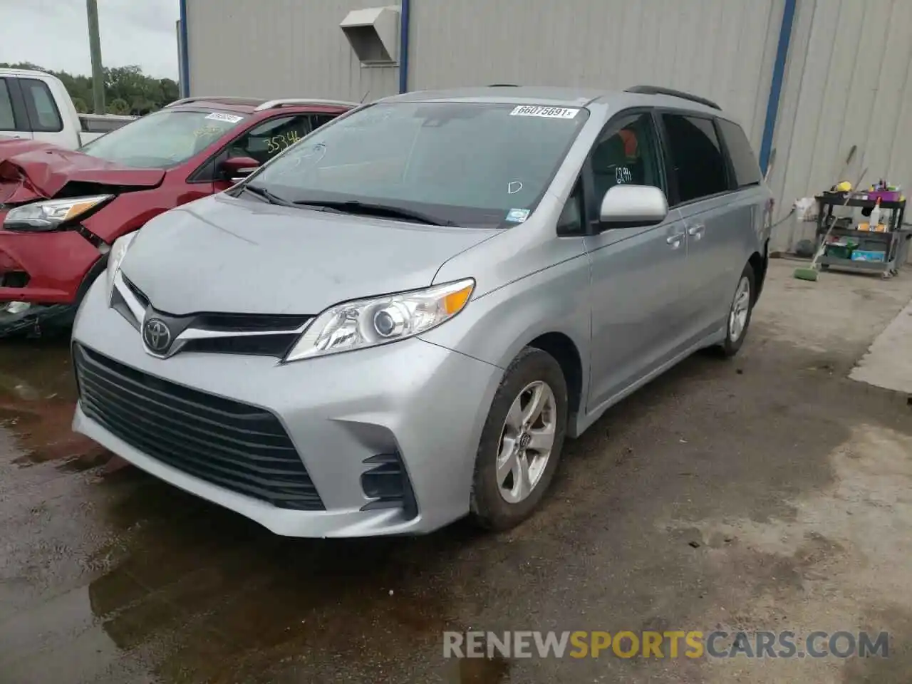 2 Photograph of a damaged car 5TDKZ3DCXKS975626 TOYOTA SIENNA 2019