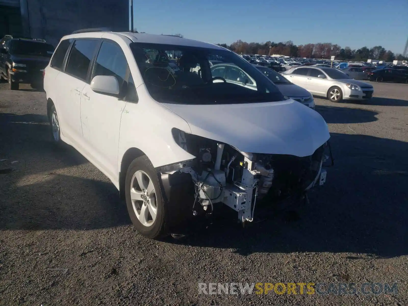 1 Photograph of a damaged car 5TDKZ3DCXKS982544 TOYOTA SIENNA 2019