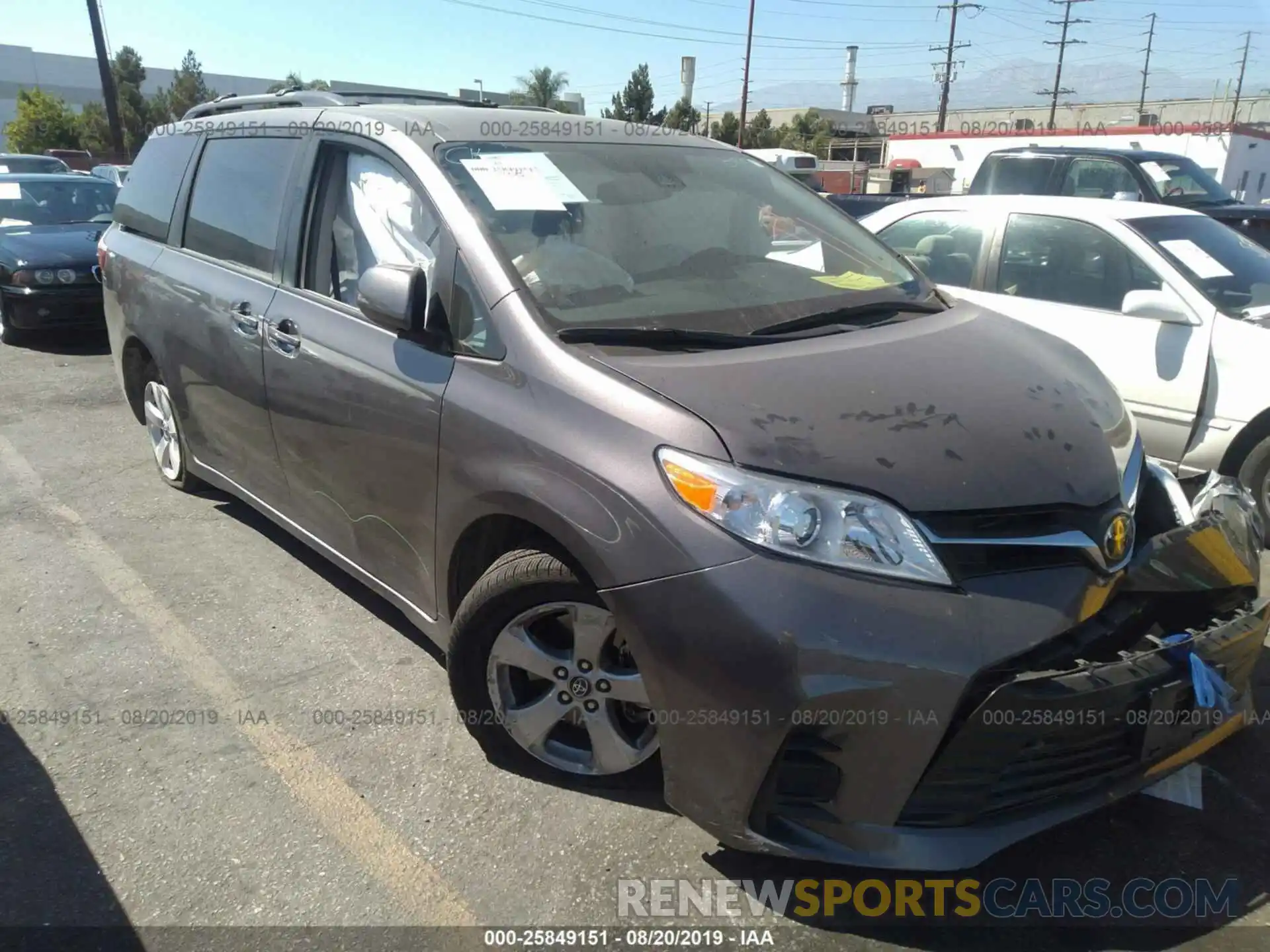 1 Photograph of a damaged car 5TDKZ3DCXKS988960 TOYOTA SIENNA 2019