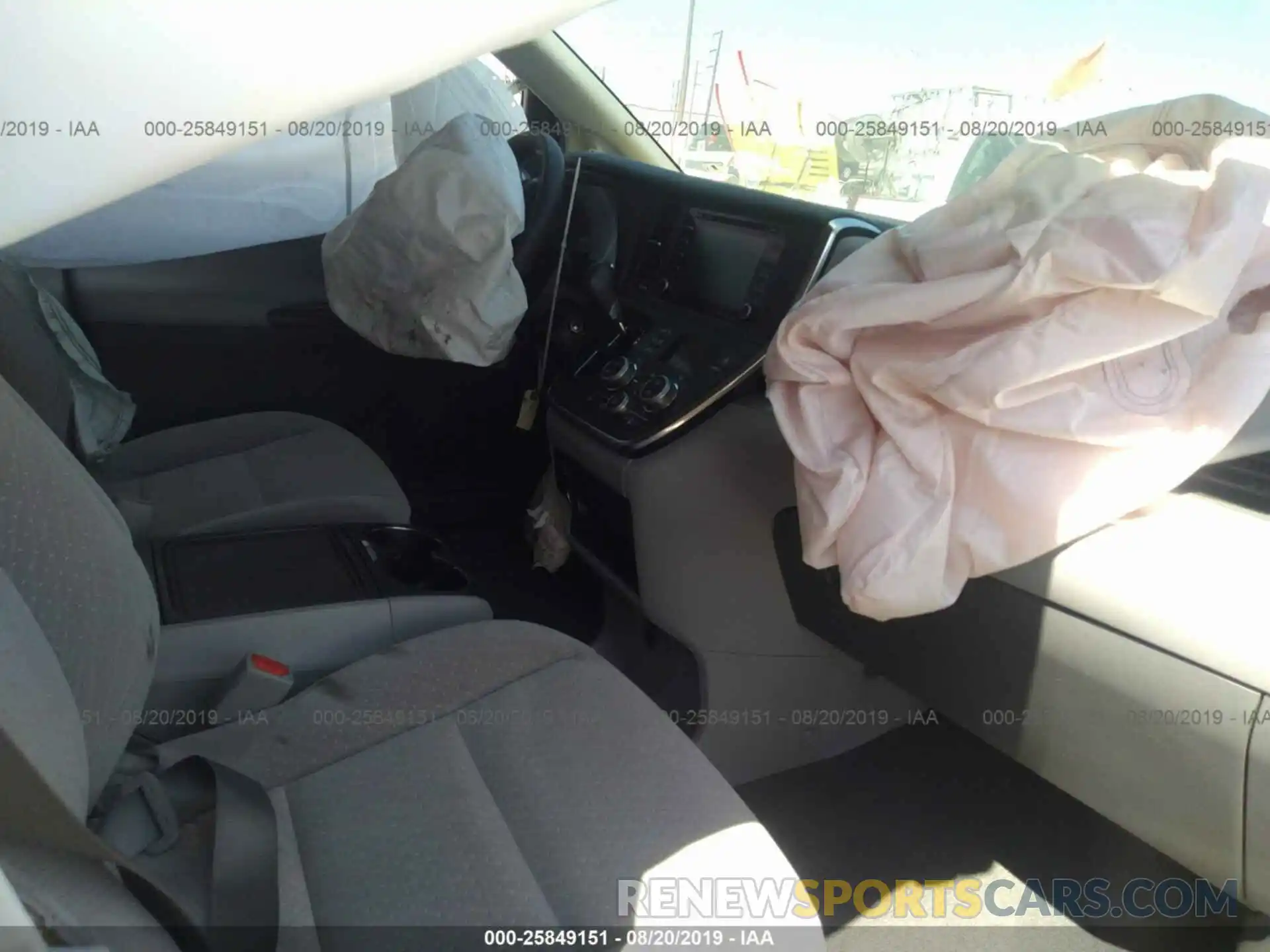 5 Photograph of a damaged car 5TDKZ3DCXKS988960 TOYOTA SIENNA 2019