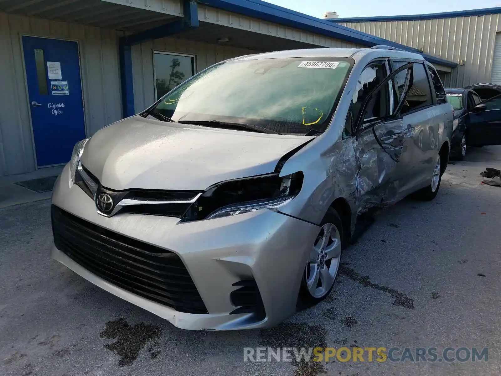 2 Photograph of a damaged car 5TDKZ3DCXKS991034 TOYOTA SIENNA 2019