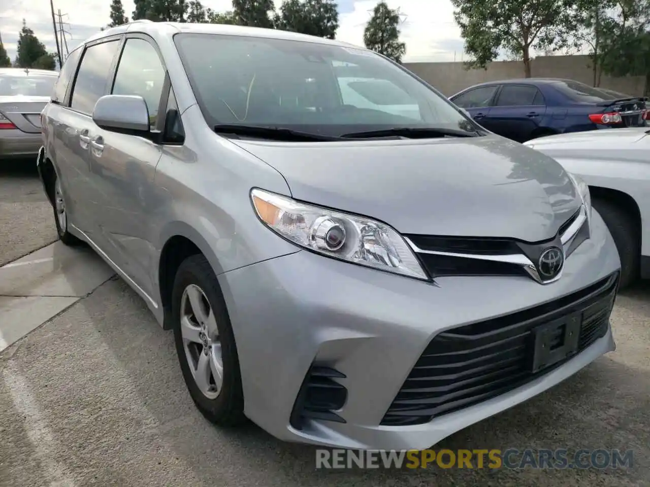 1 Photograph of a damaged car 5TDKZ3DCXKS991177 TOYOTA SIENNA 2019