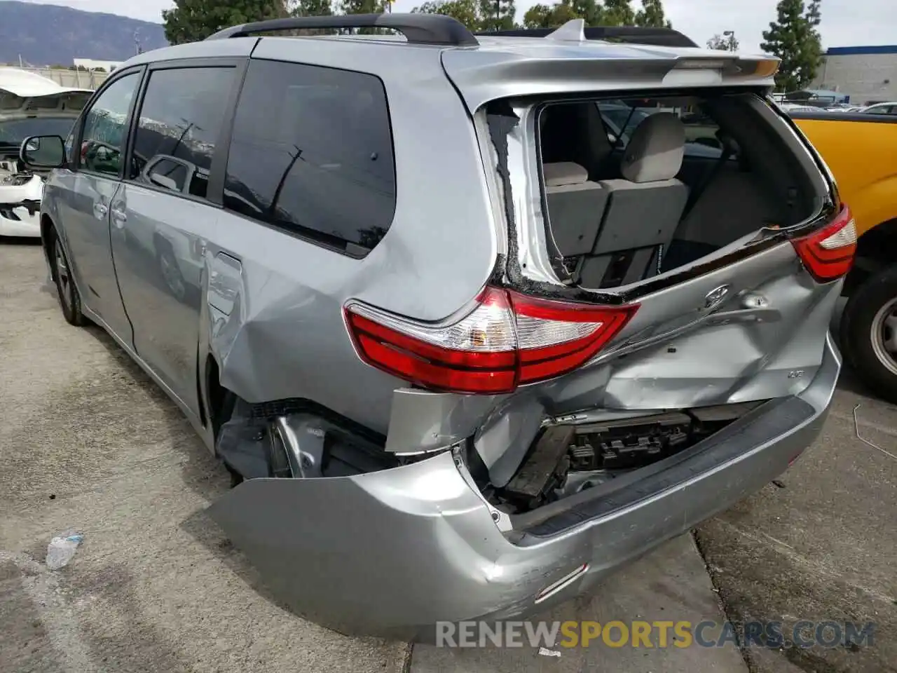 3 Photograph of a damaged car 5TDKZ3DCXKS991177 TOYOTA SIENNA 2019