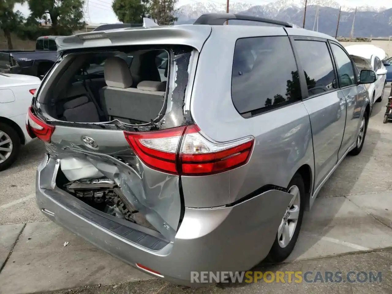 4 Photograph of a damaged car 5TDKZ3DCXKS991177 TOYOTA SIENNA 2019