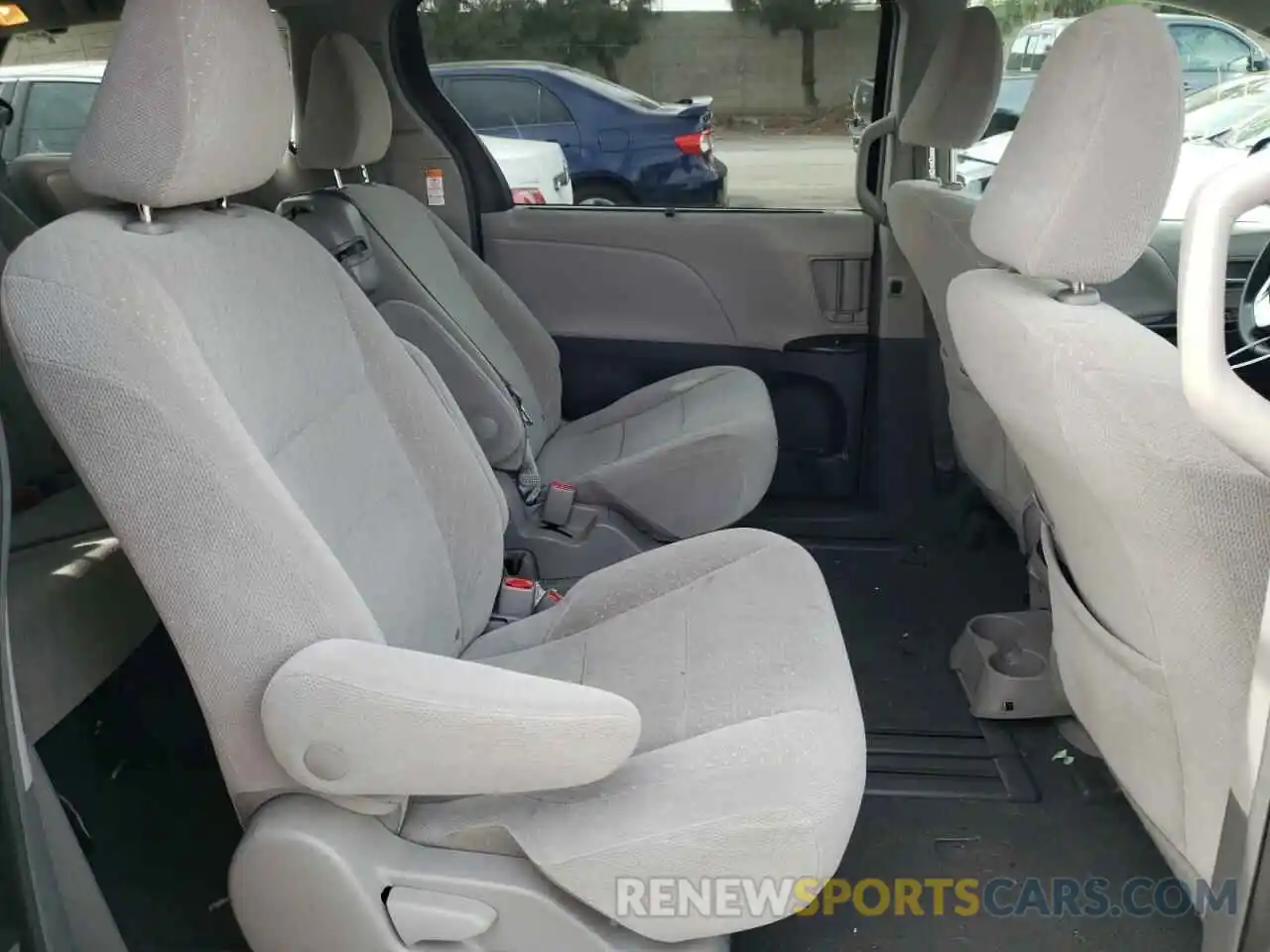 6 Photograph of a damaged car 5TDKZ3DCXKS991177 TOYOTA SIENNA 2019