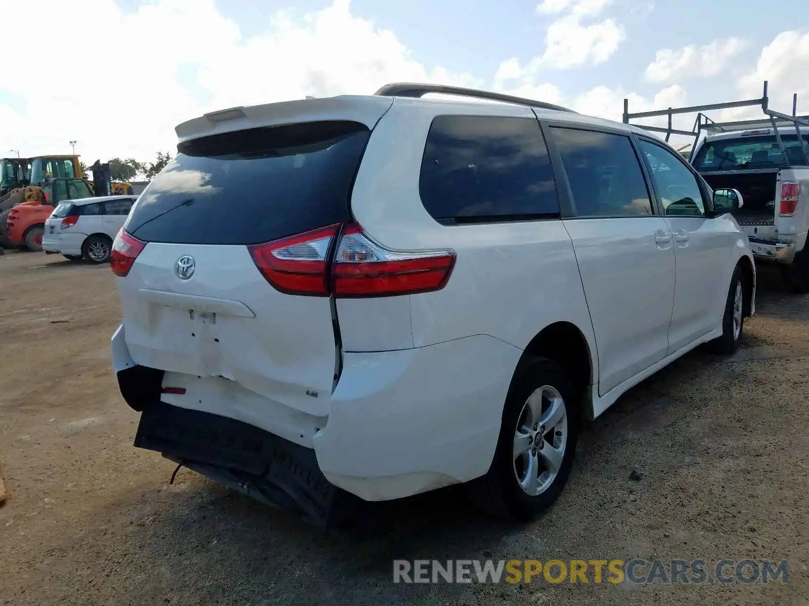 4 Photograph of a damaged car 5TDKZ3DCXKS991180 TOYOTA SIENNA 2019