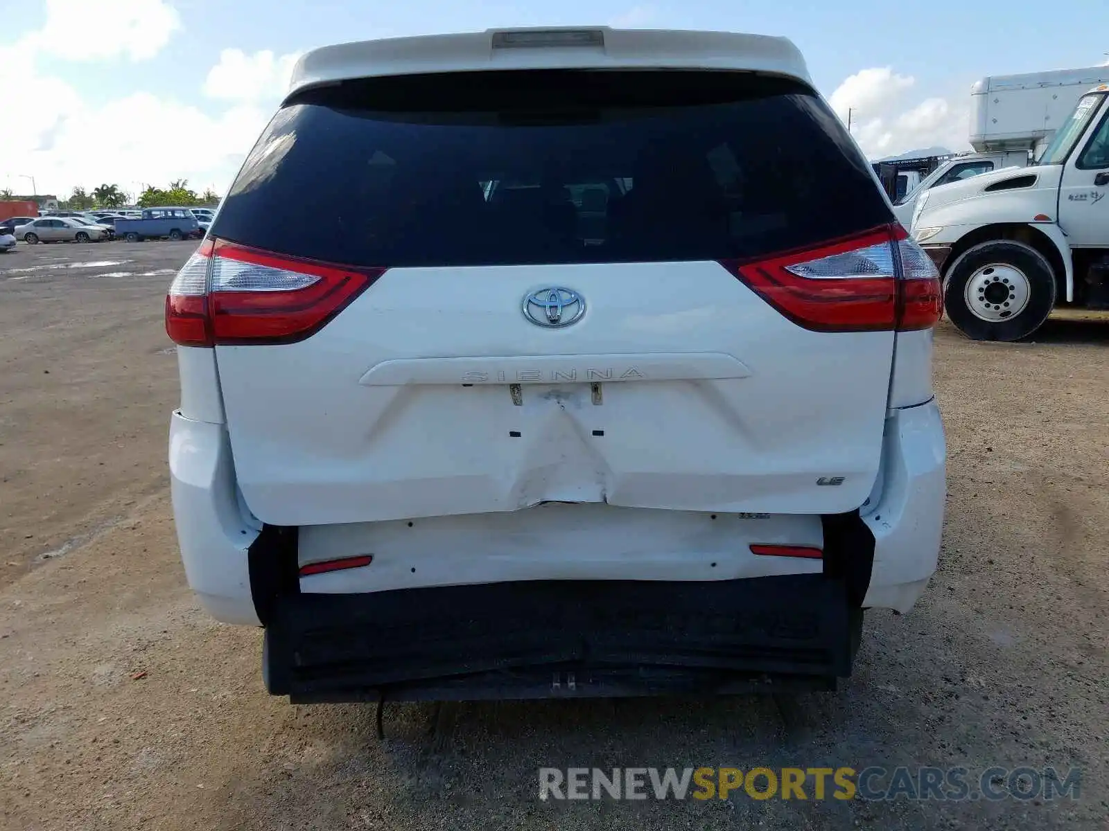 9 Photograph of a damaged car 5TDKZ3DCXKS991180 TOYOTA SIENNA 2019