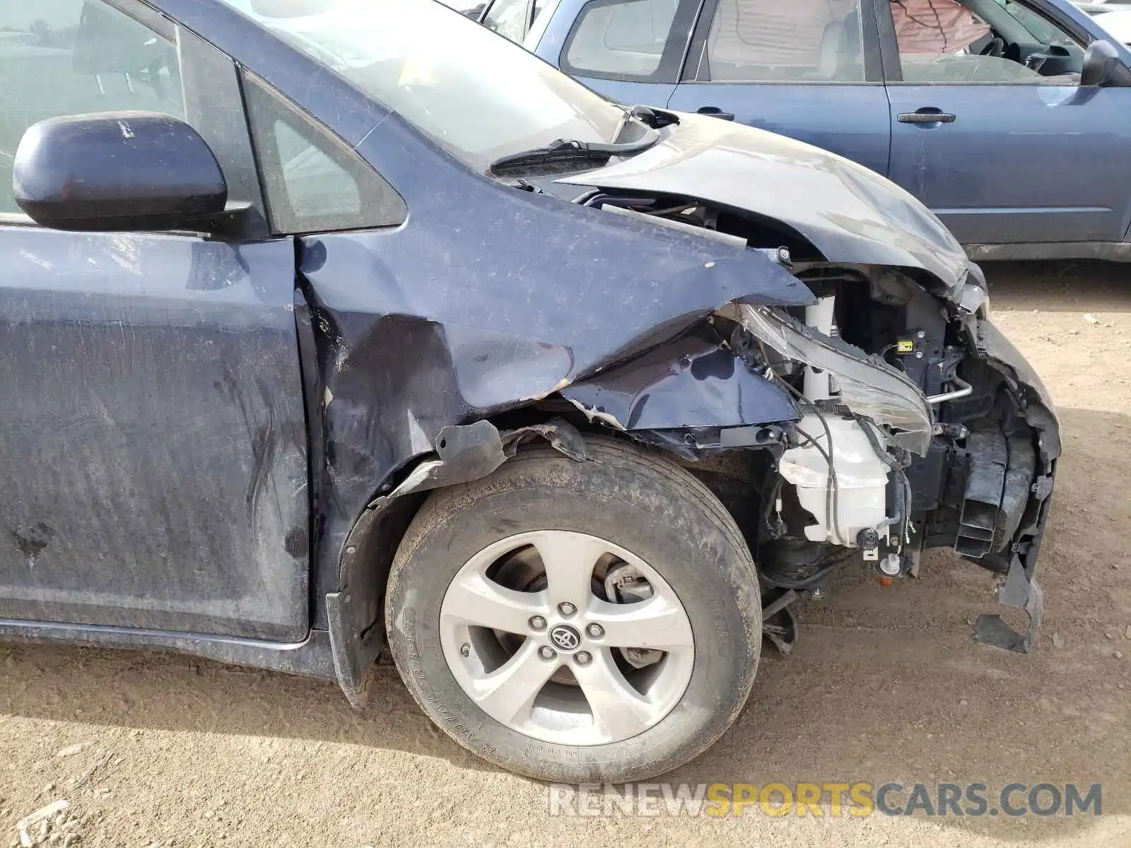 9 Photograph of a damaged car 5TDKZ3DCXKS993818 TOYOTA SIENNA 2019