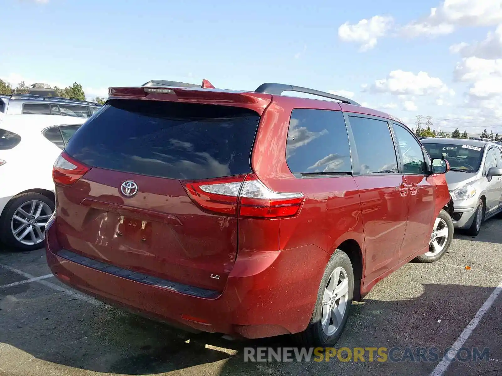 4 Photograph of a damaged car 5TDKZ3DCXKS994855 TOYOTA SIENNA 2019