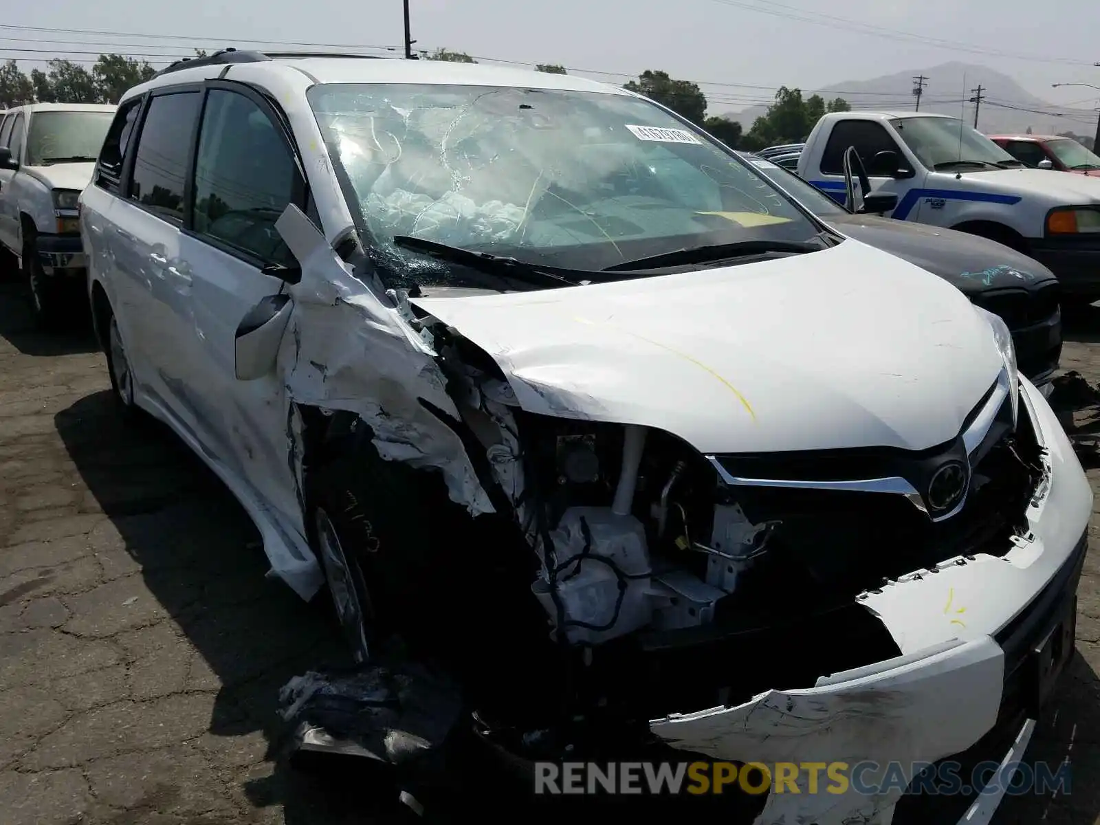 1 Photograph of a damaged car 5TDKZ3DCXKS995083 TOYOTA SIENNA 2019